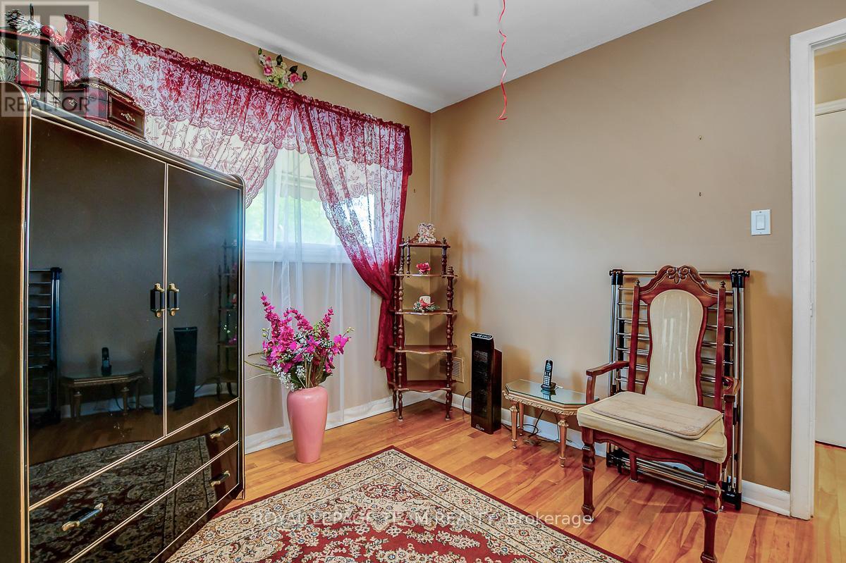 Photo 3 of 775 Trojan Avenue, Ottawa ON
