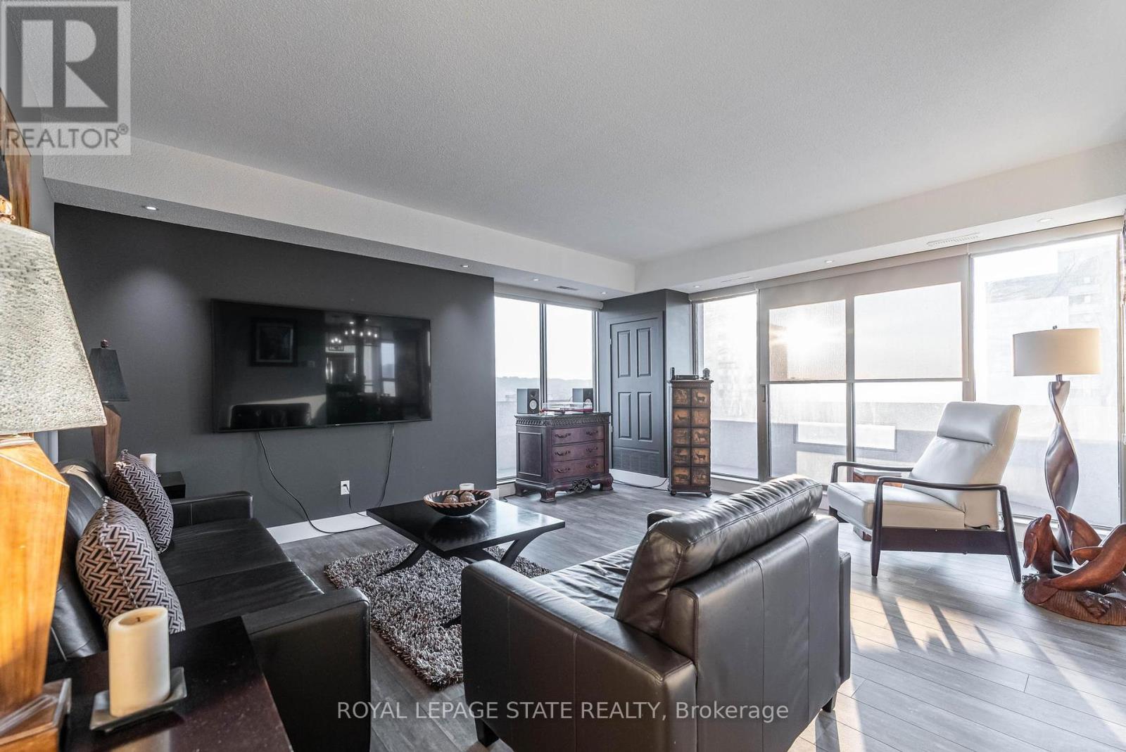 Photo 10 of 1703 67 Caroline Street S, Hamilton ON
