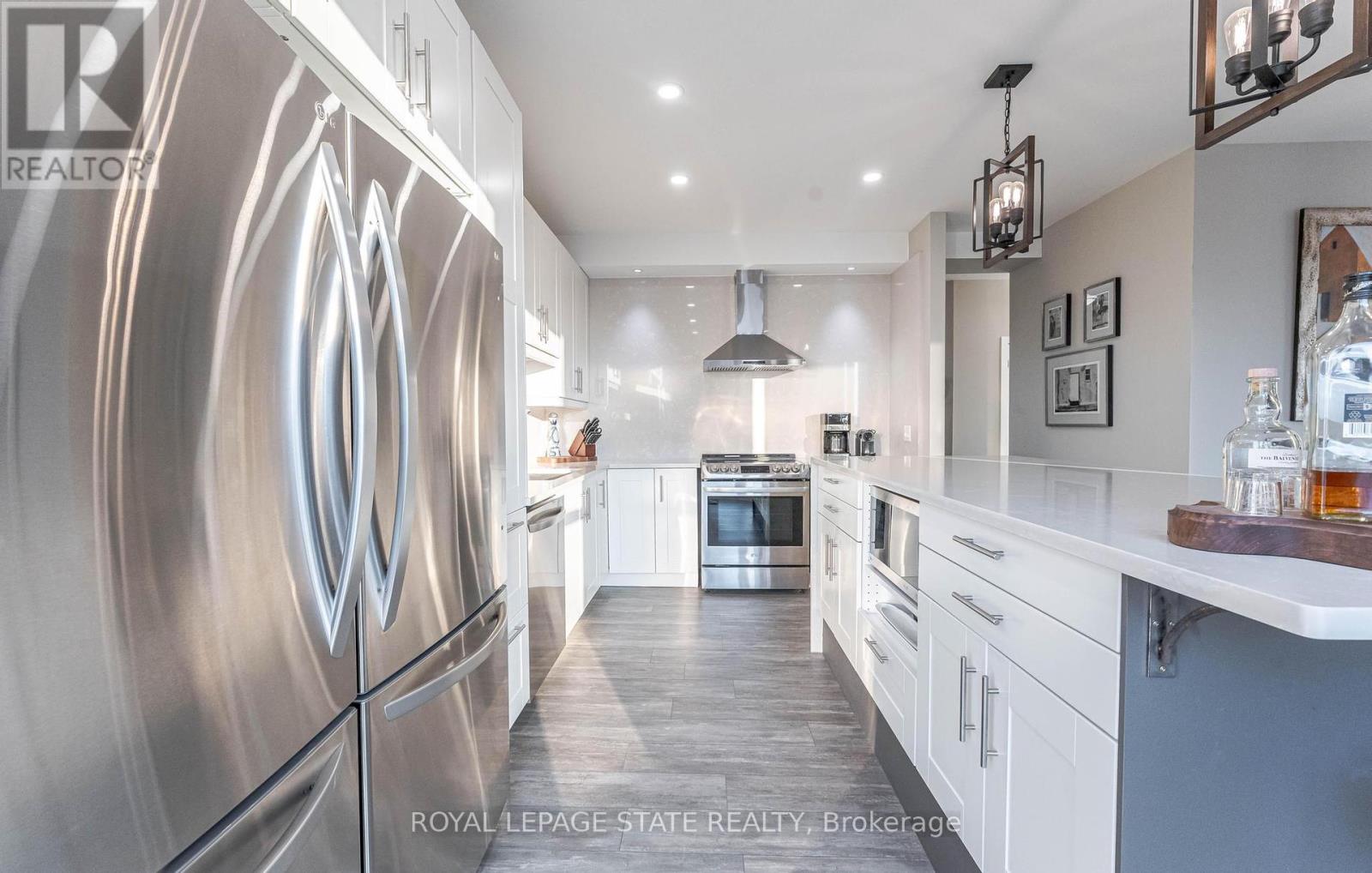 Photo 1 of 1703 67 Caroline Street S, Hamilton ON