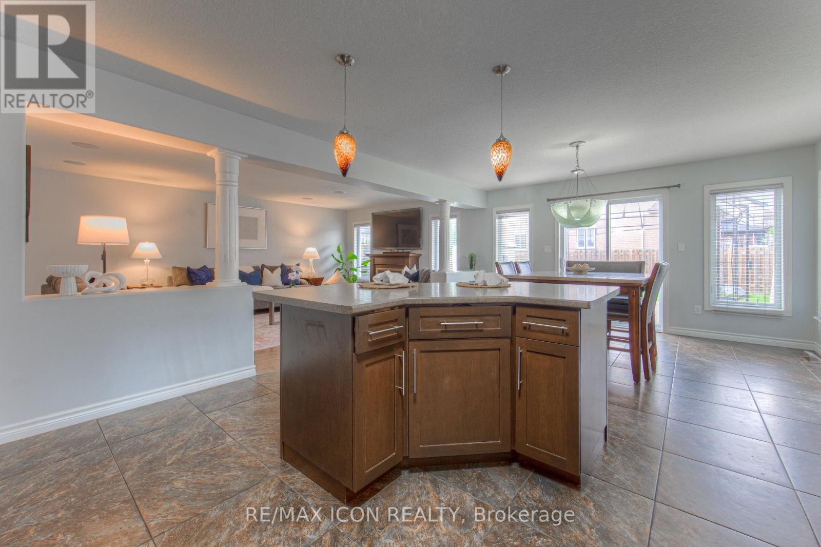 Photo 12 of 139 Pebblecreek Drive, Kitchener ON