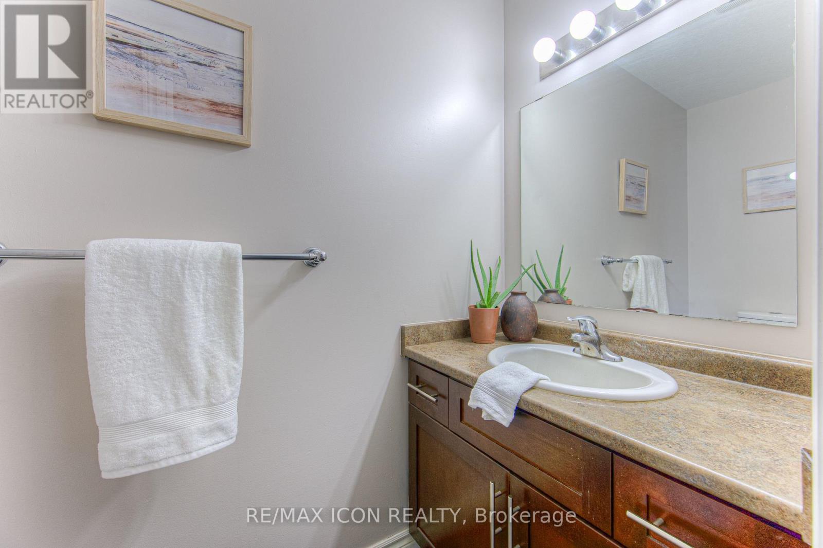 Photo 9 of 139 Pebblecreek Drive, Kitchener ON