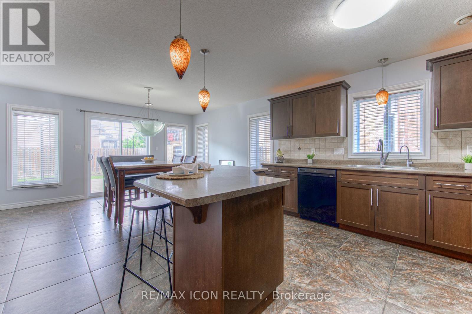 Photo 34 of 139 Pebblecreek Drive, Kitchener ON