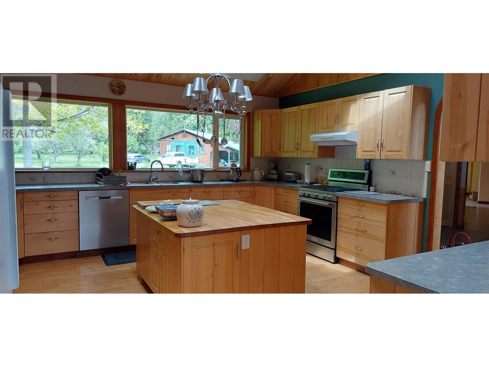 4770 MACKENZIE HIGHWAY - 13