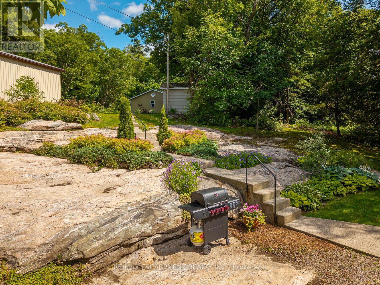 Photo 11 of 32 10th Concession Road, Seguin ON