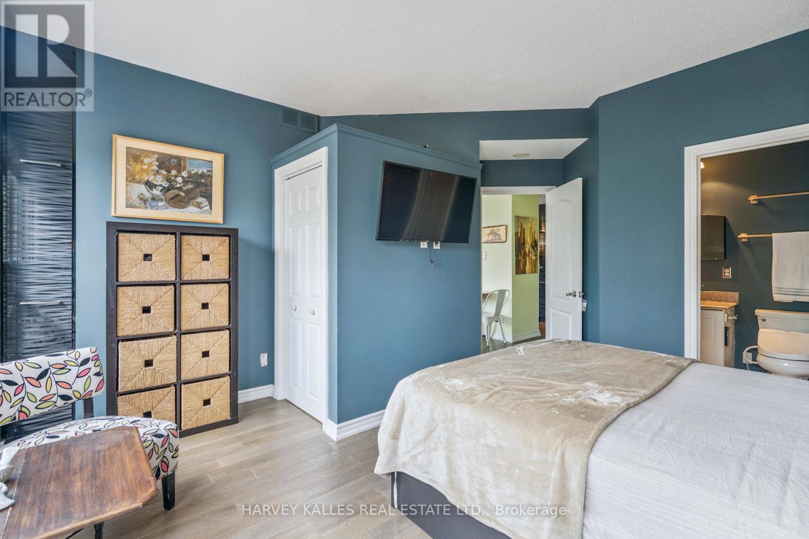 Photo 4 of 414 135 James Street S, Hamilton ON