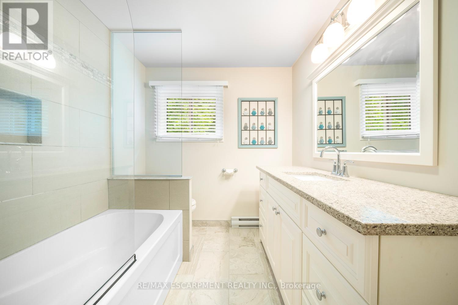 Photo 5 of 32 10th Concession Road, Seguin ON