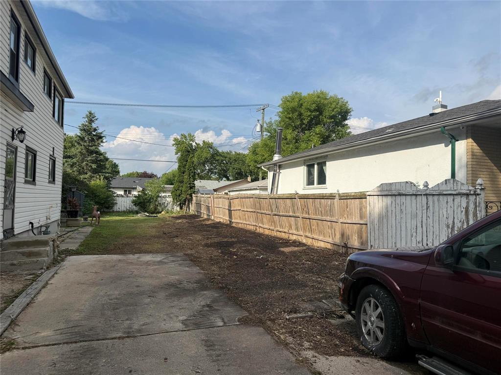 Photo 1 of 327 Semple Avenue, Winnipeg MB