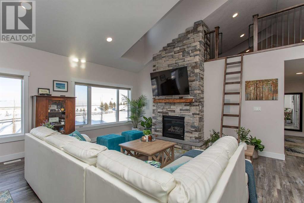 Single Family House for Sale in  Township Road  Silver Springs Rural Lacombe County 