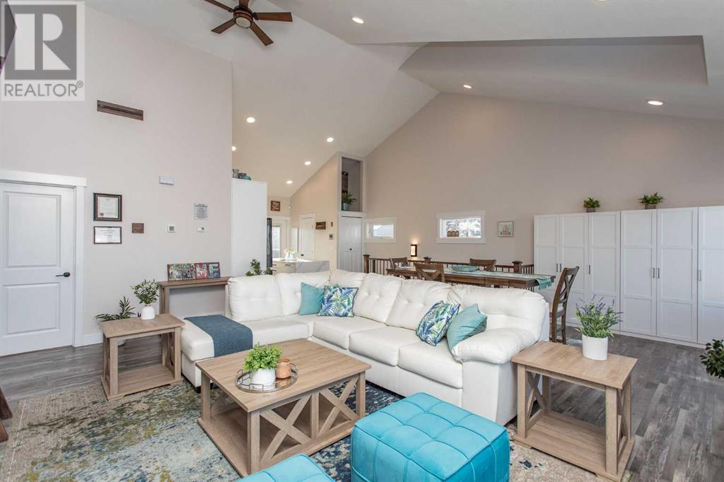 Single Family House for Sale in  Township Road  Silver Springs Rural Lacombe County 
