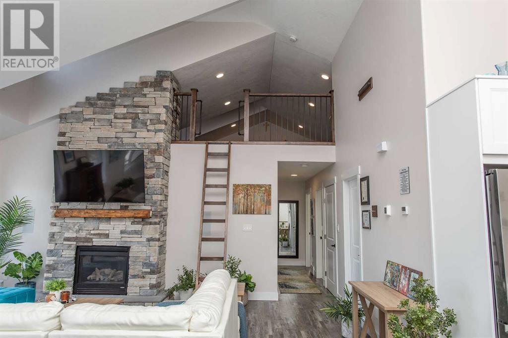 Single Family House for Sale in  Township Road  Silver Springs Rural Lacombe County 