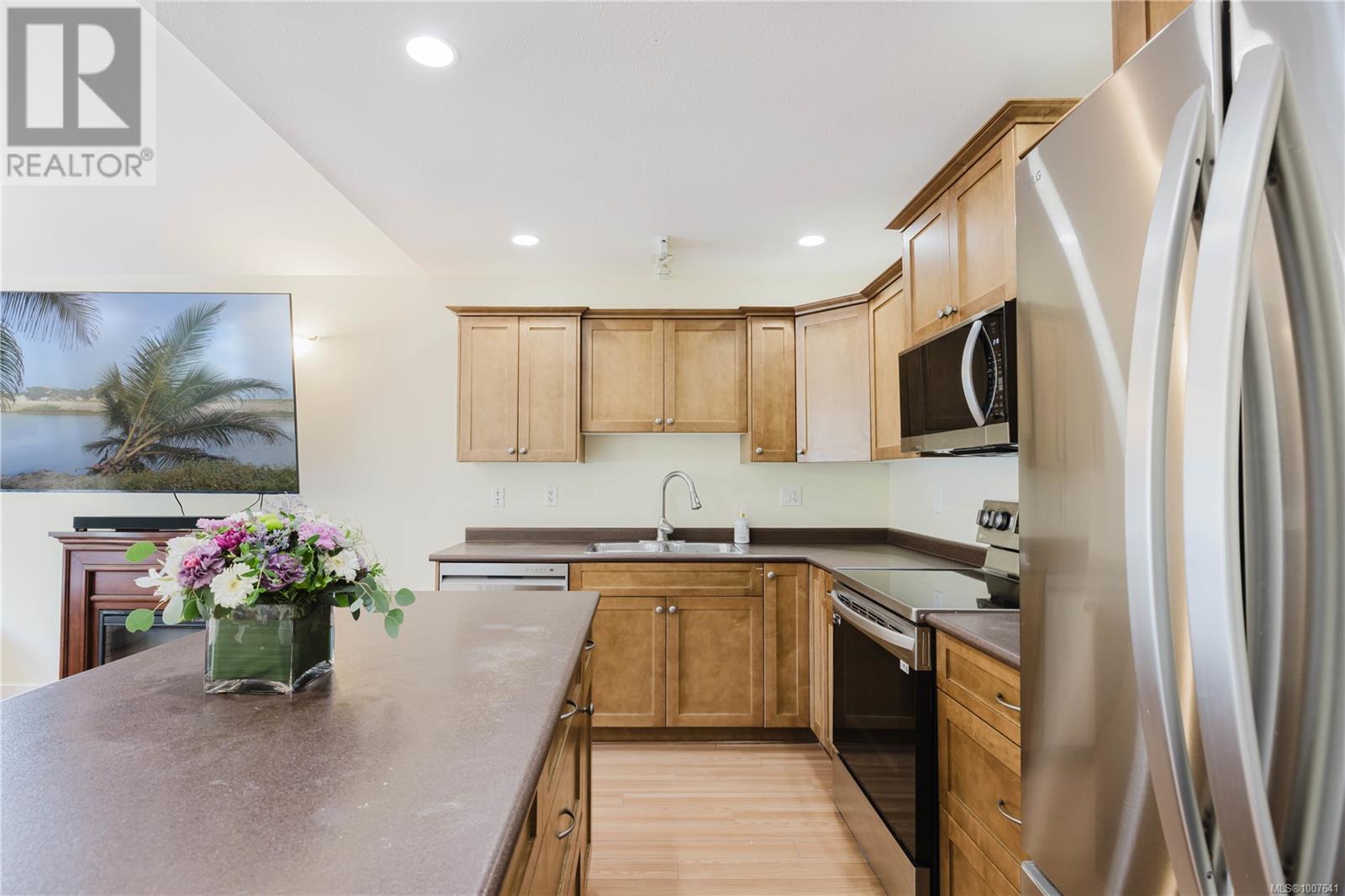 Photo 12 of 6181 Drombeg Pl, Duncan BC
