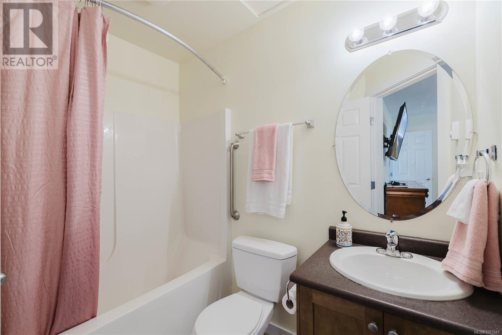 Photo 16 of 6181 Drombeg Pl, Duncan BC