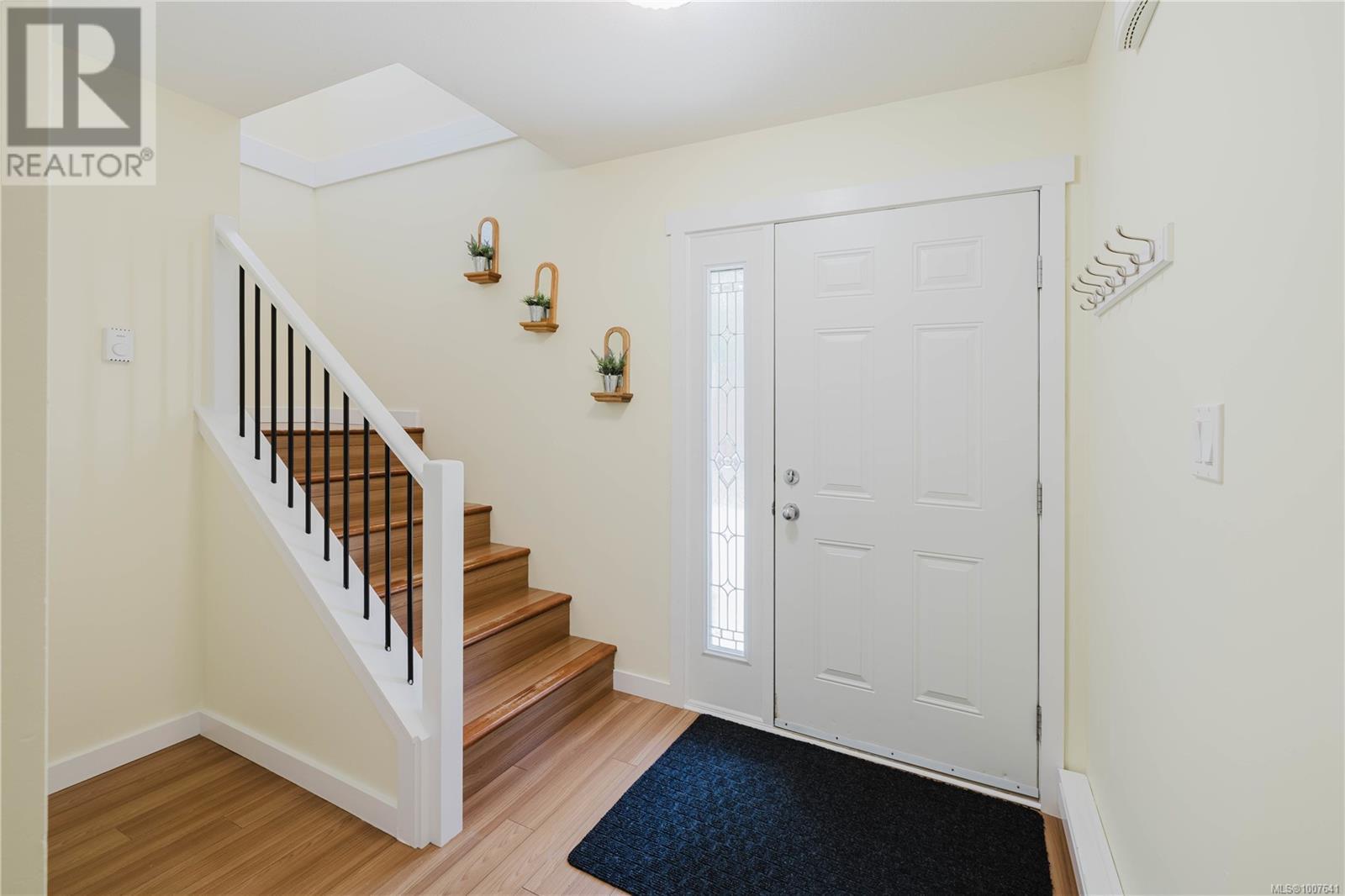 Photo 4 of 6181 Drombeg Pl, Duncan BC