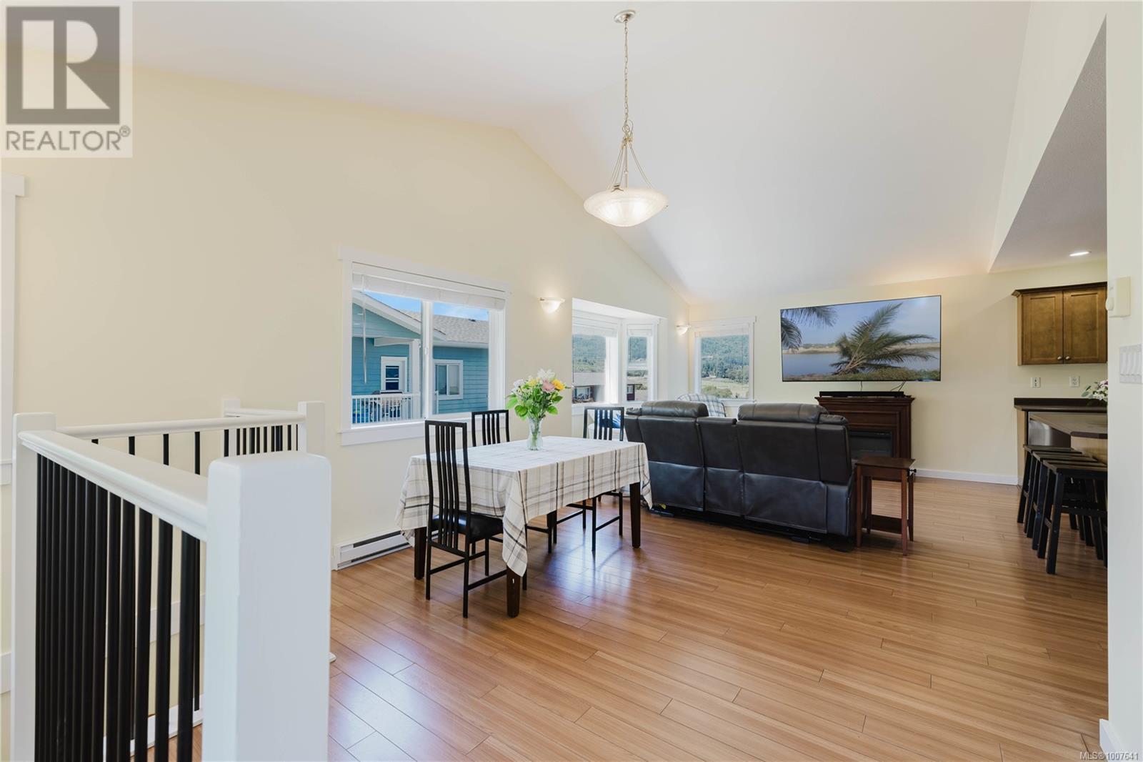 Photo 5 of 6181 Drombeg Pl, Duncan BC