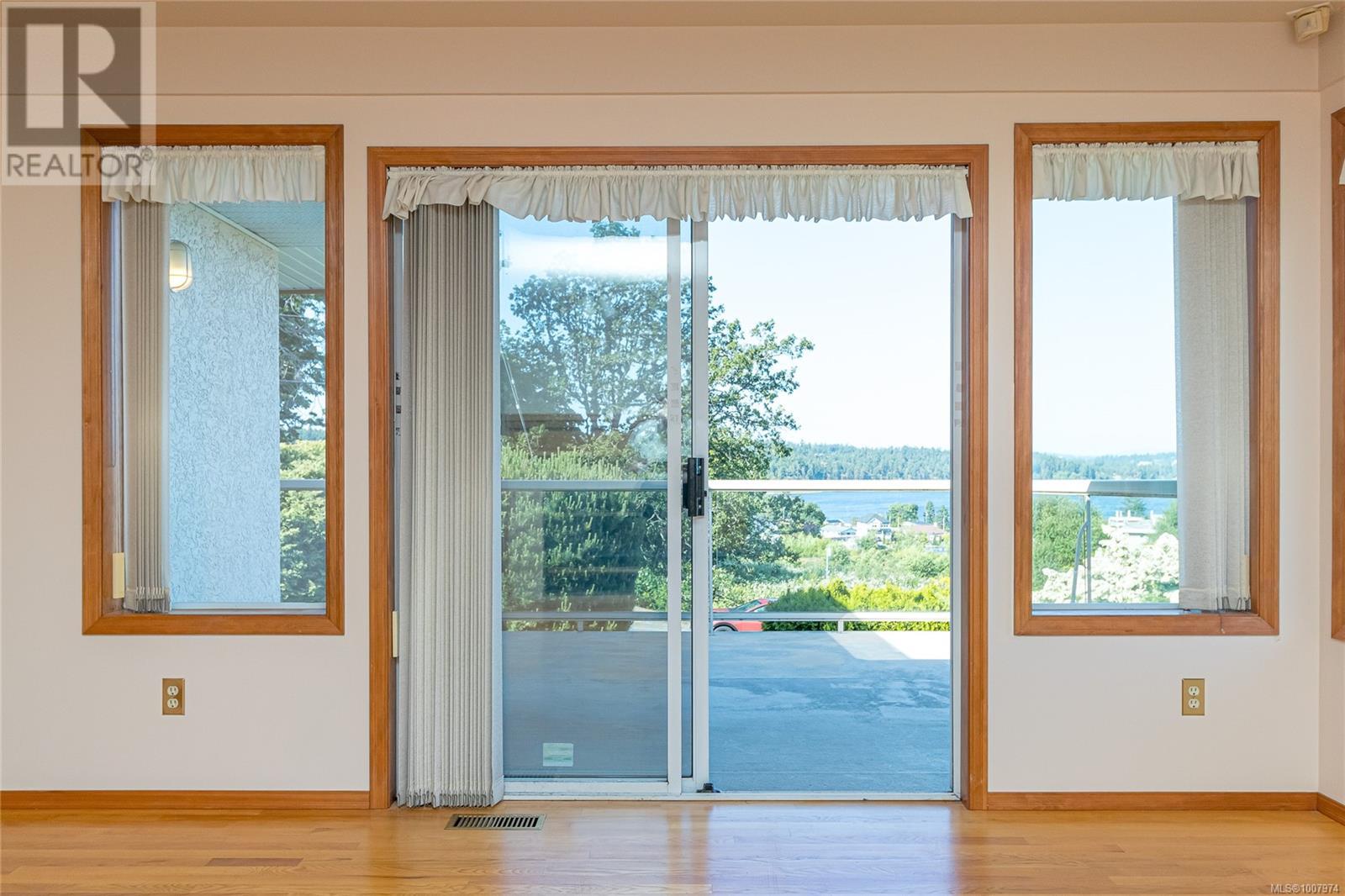 303 LAGOON RD - Image 9