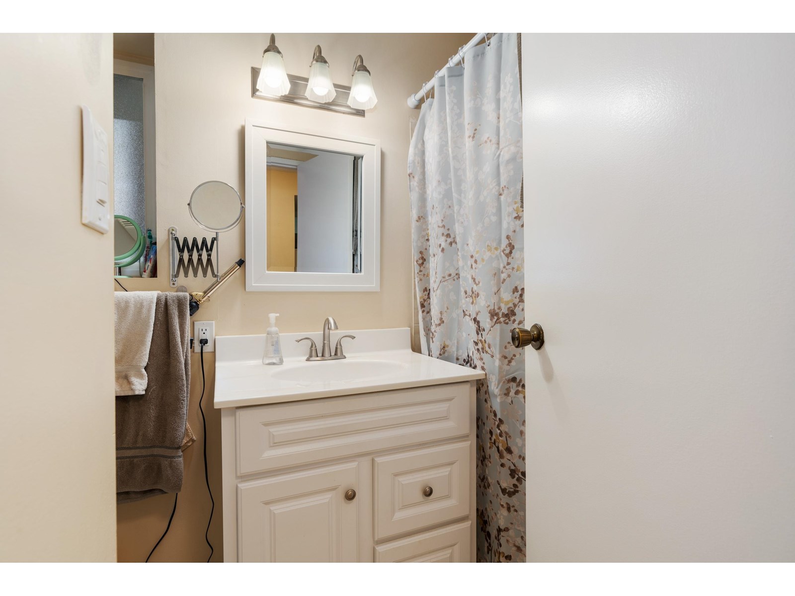 Photo 19 of 18340 63 A Avenue, Surrey BC