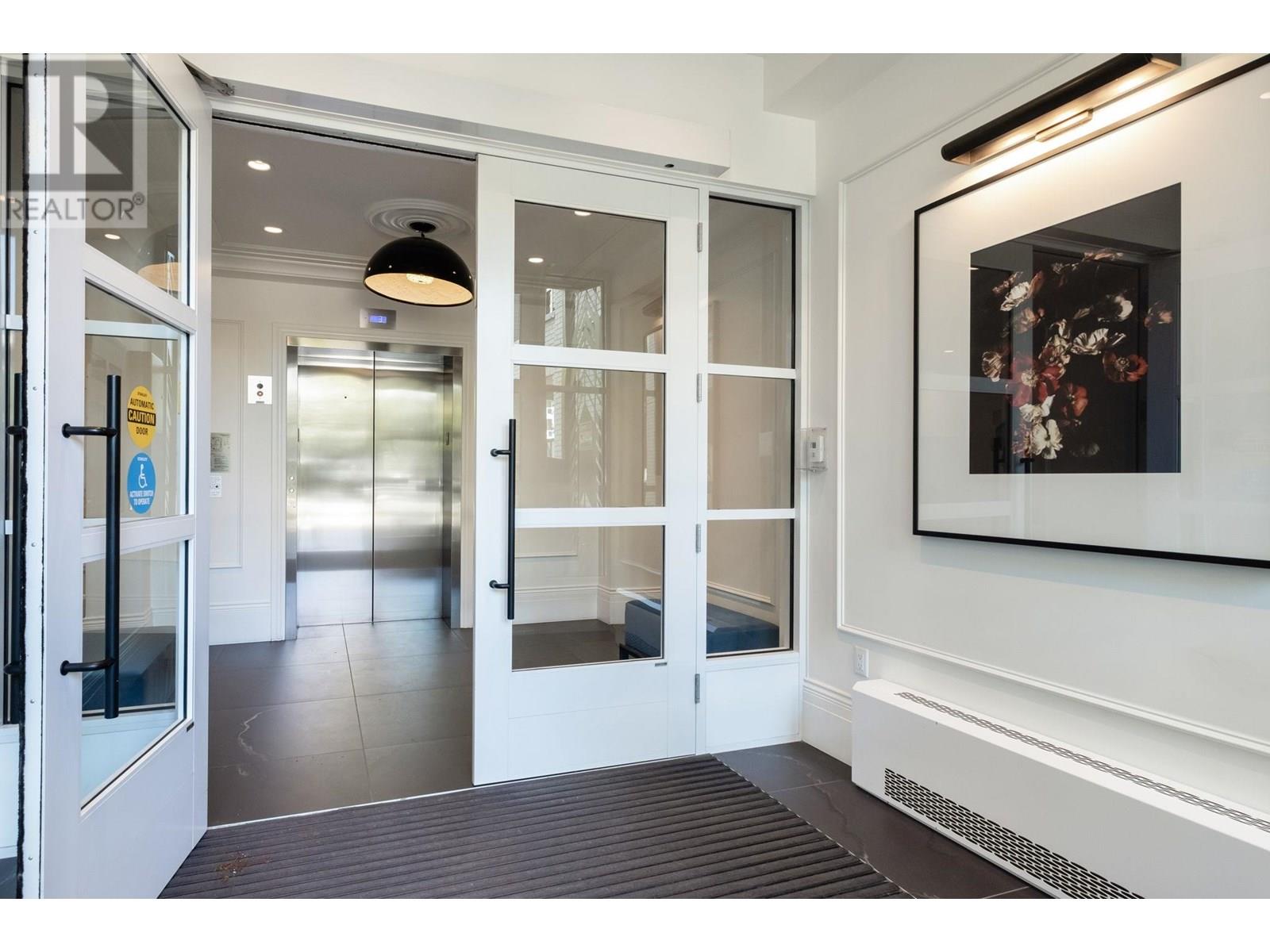Photo 2 of 209 168 E 35th Avenue, Vancouver BC