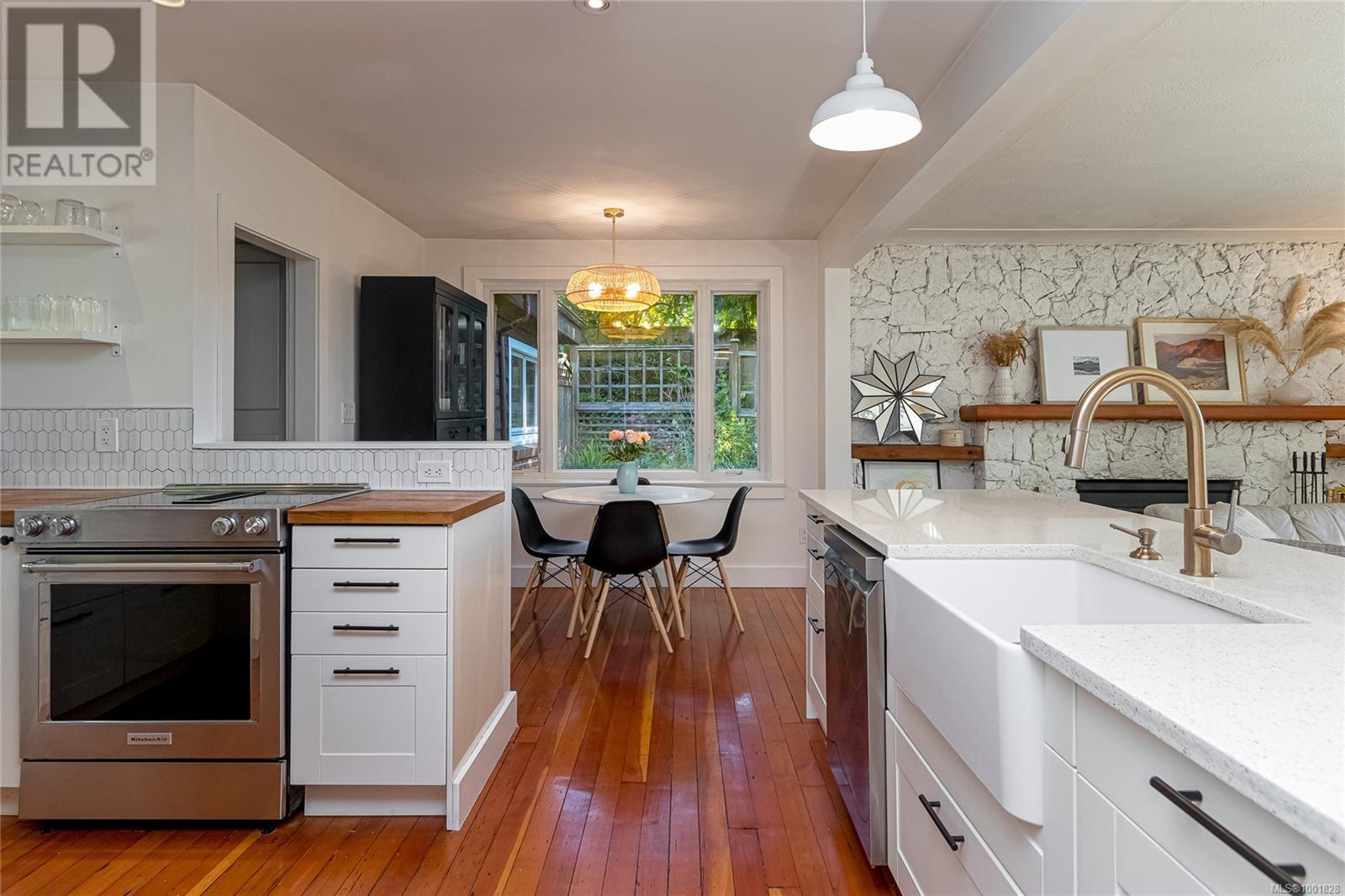  5168 Santa Clara Avenue, Saanich