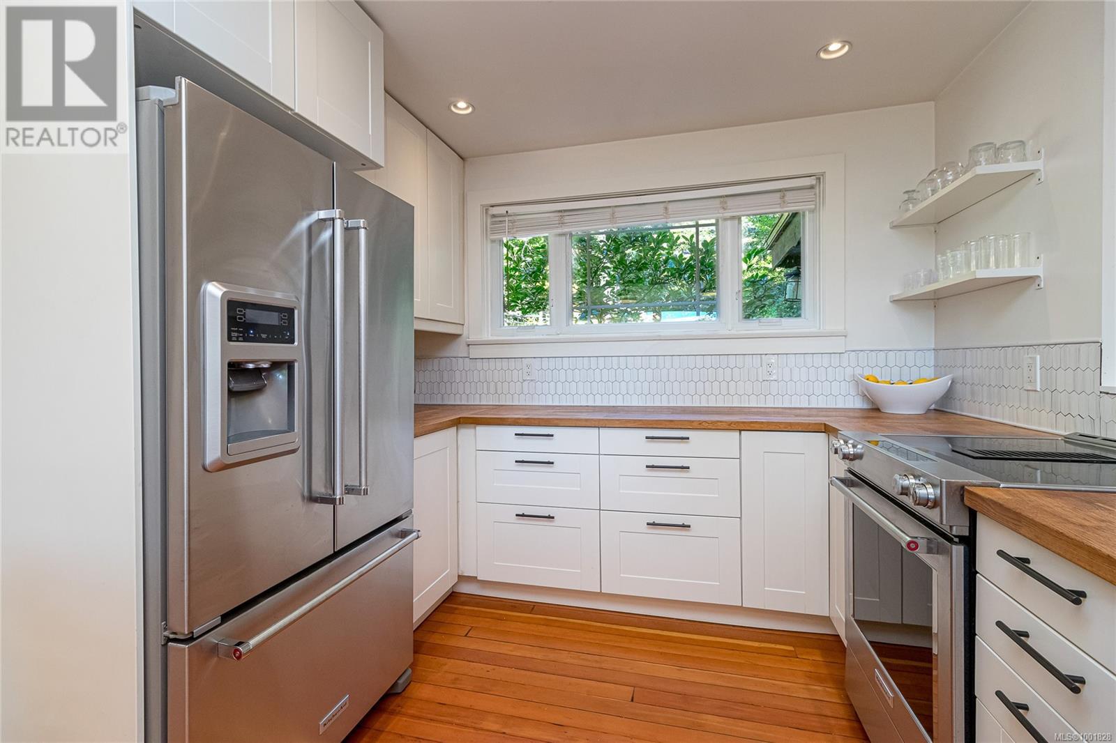  5168 Santa Clara Avenue, Saanich