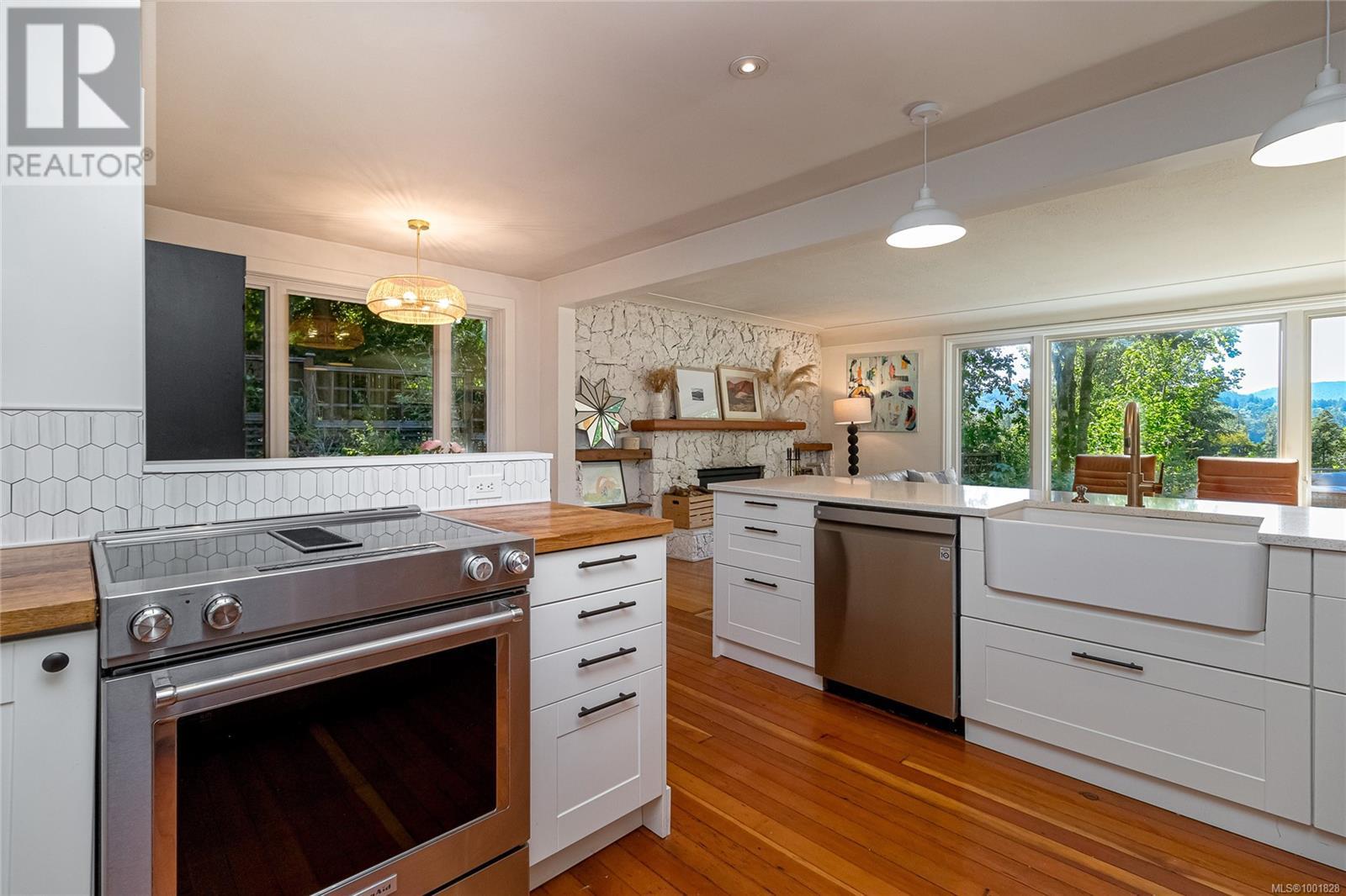  5168 Santa Clara Avenue, Saanich
