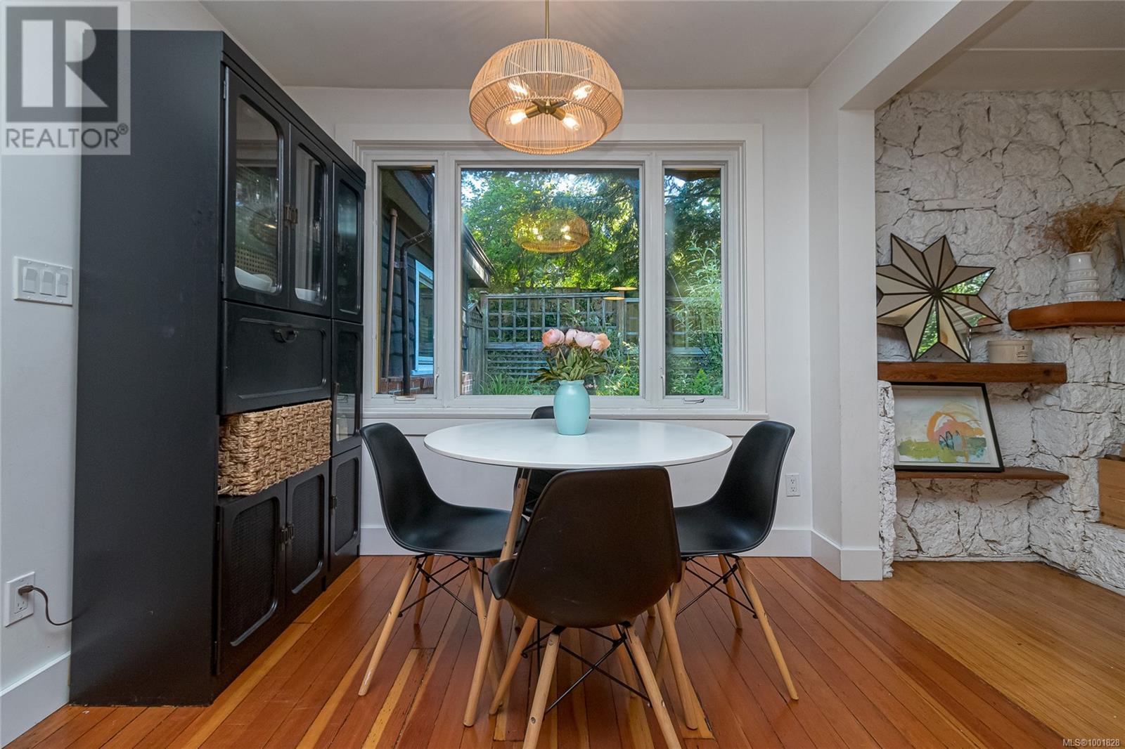  5168 Santa Clara Avenue, Saanich
