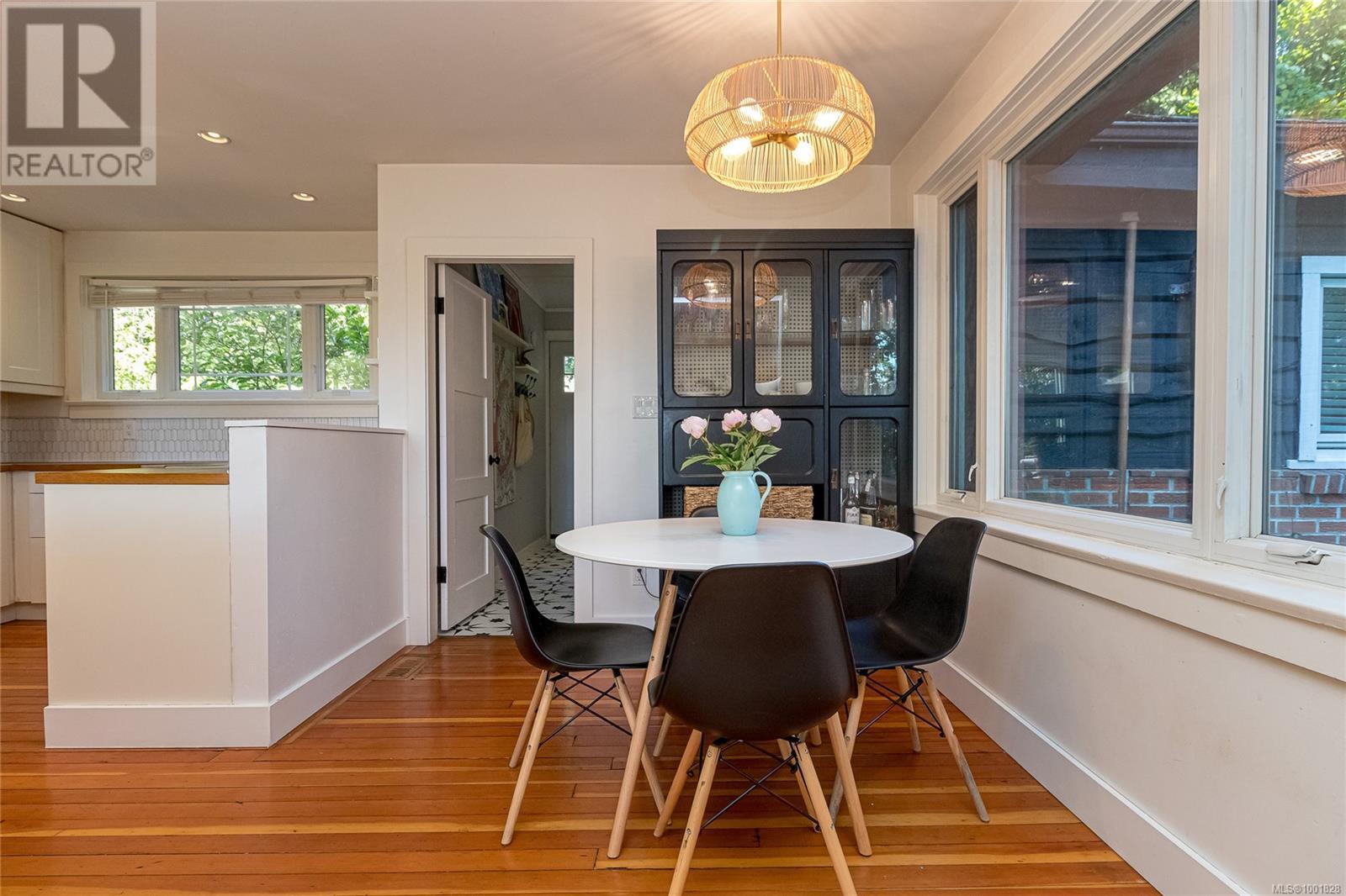  5168 Santa Clara Avenue, Saanich