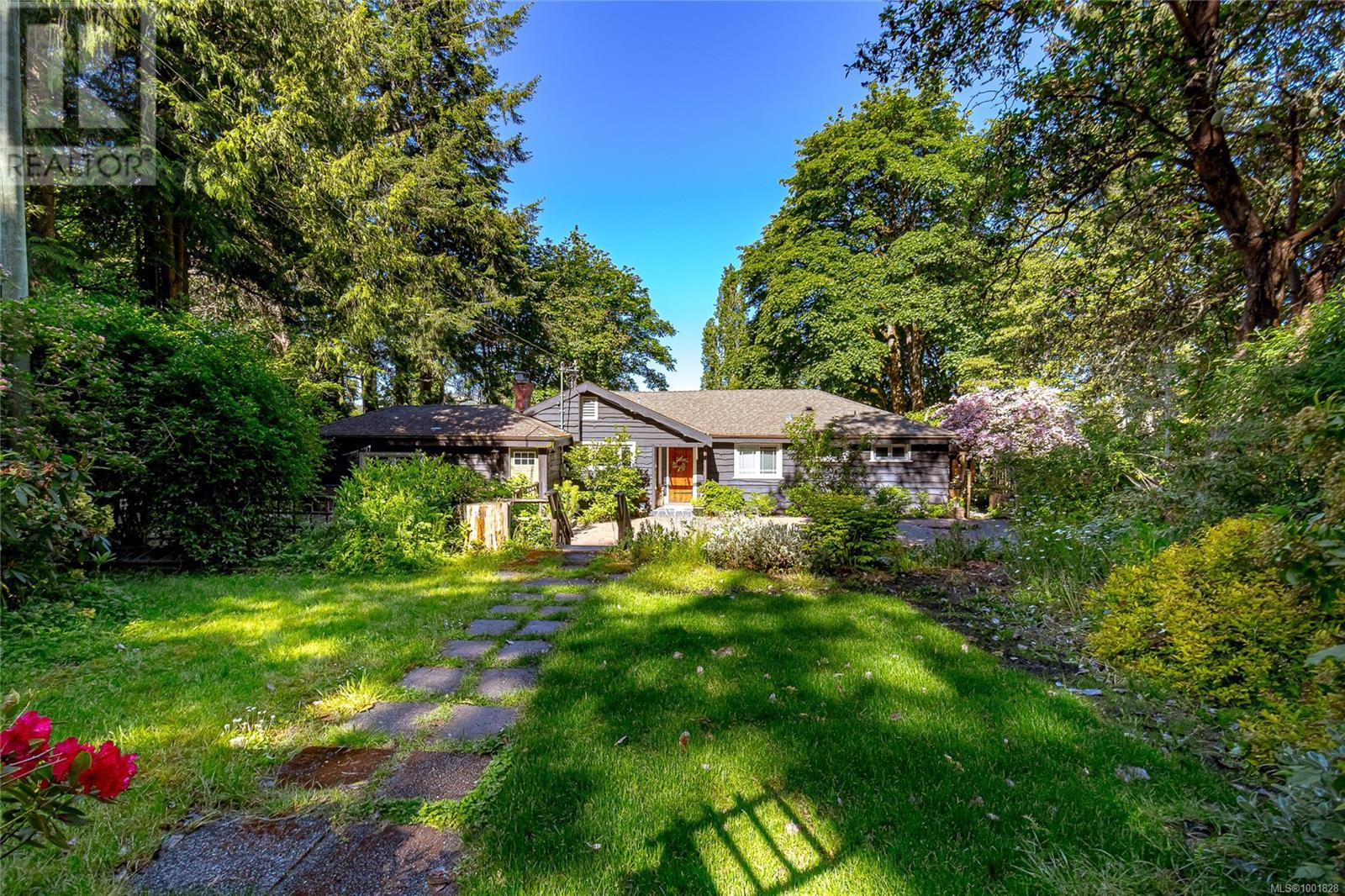  5168 Santa Clara Avenue, Saanich