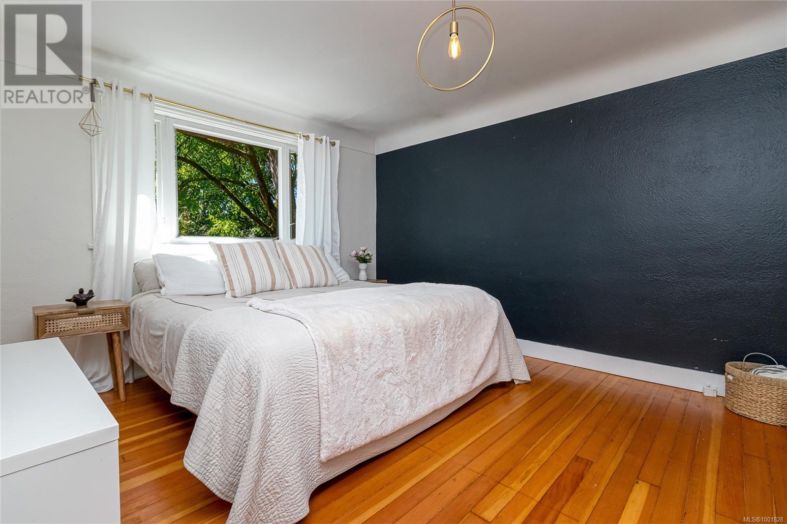  5168 Santa Clara Avenue, Saanich