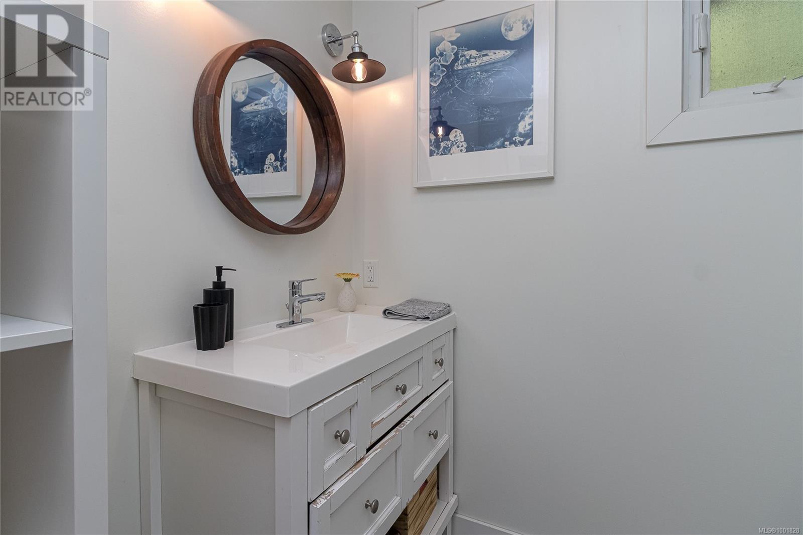  5168 Santa Clara Avenue, Saanich