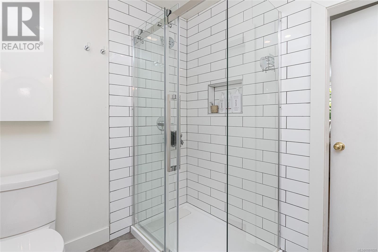  5168 Santa Clara Avenue, Saanich