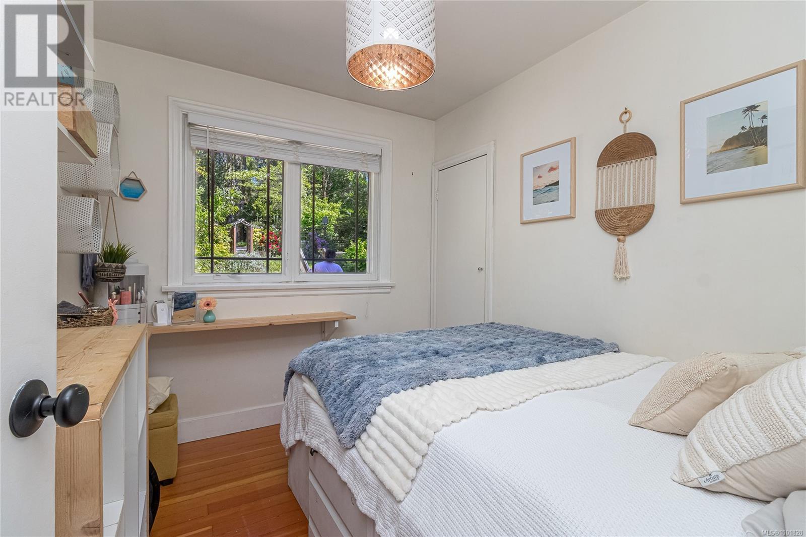  5168 Santa Clara Avenue, Saanich