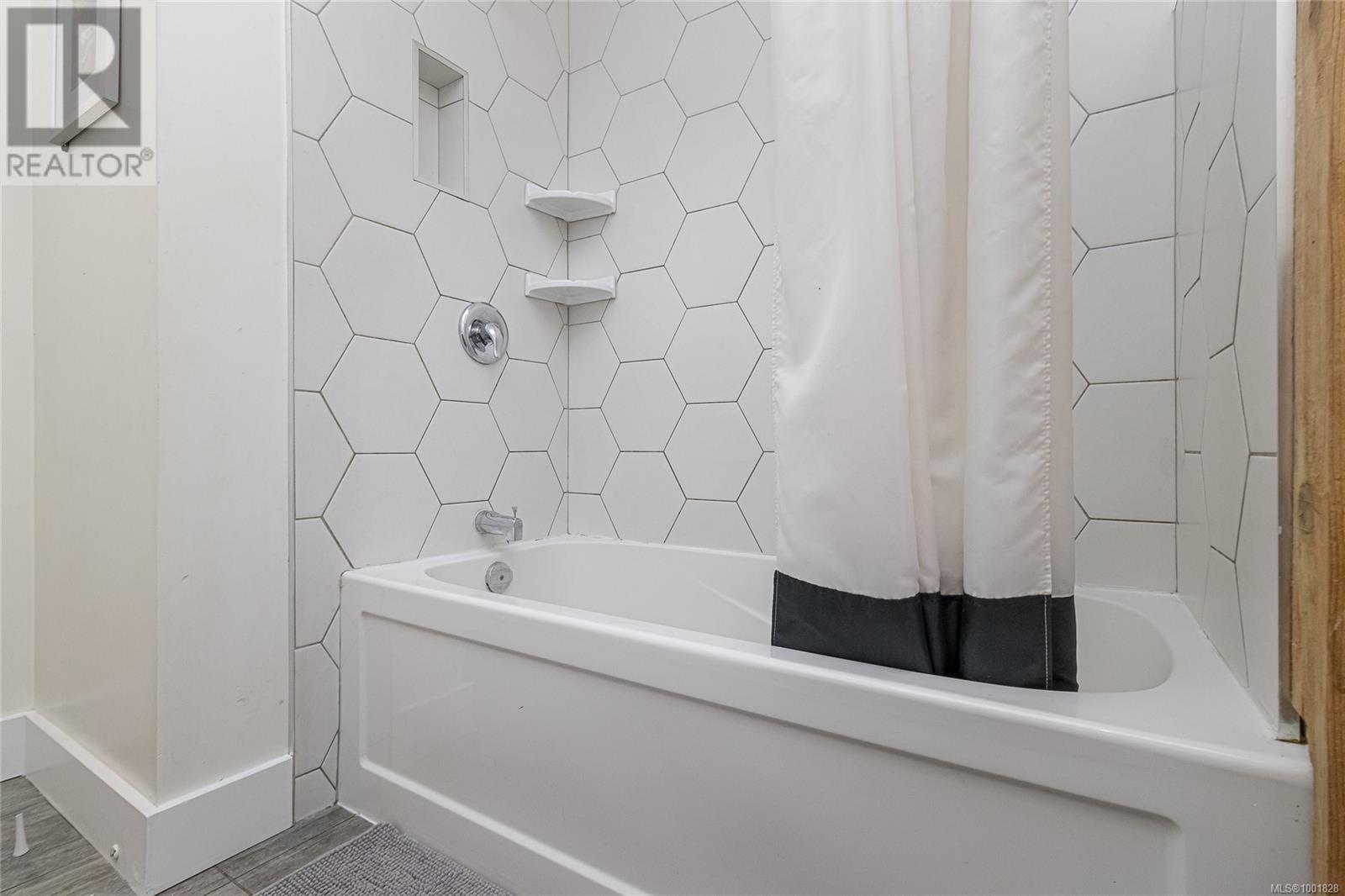  5168 Santa Clara Avenue, Saanich