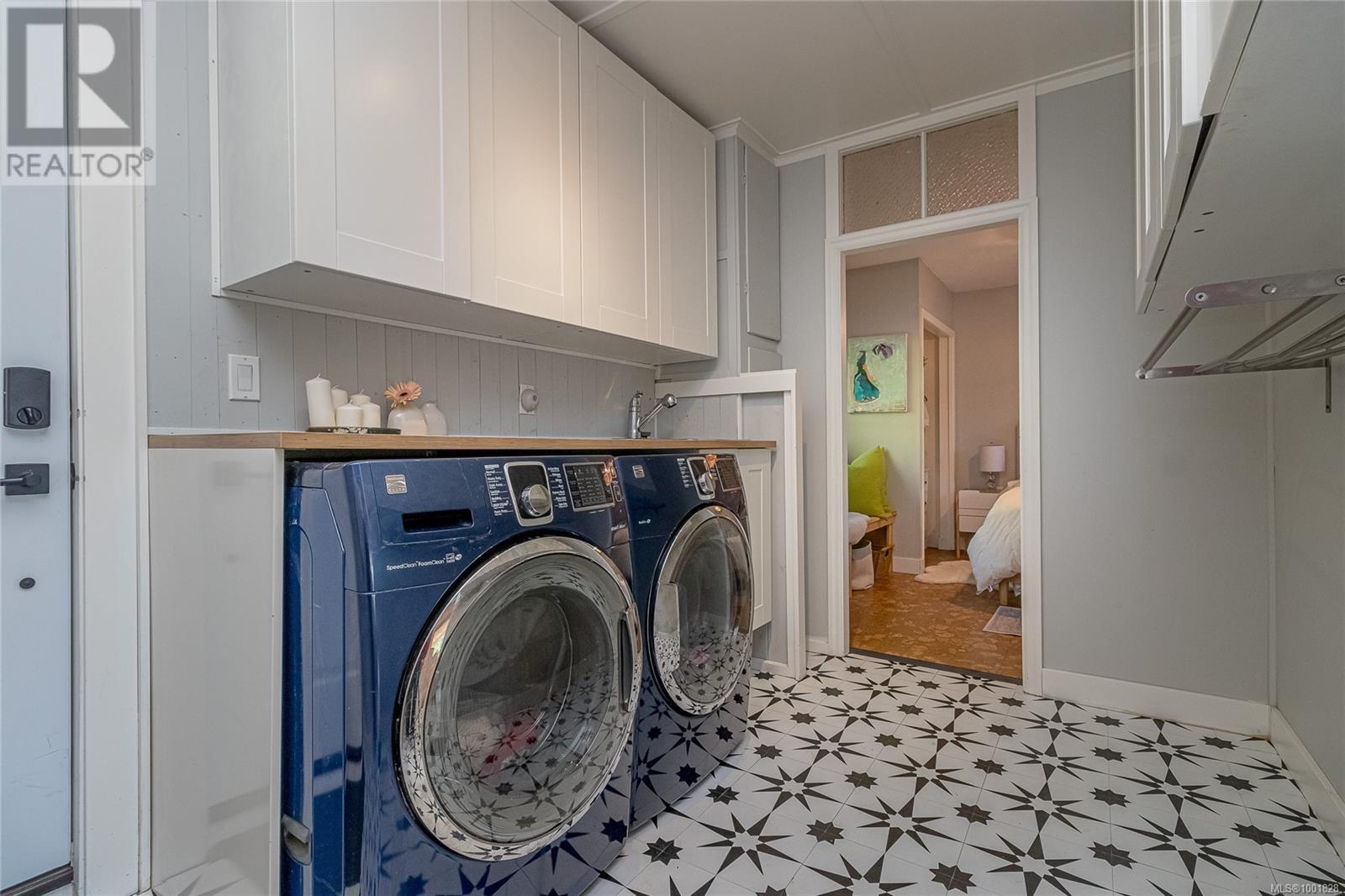  5168 Santa Clara Avenue, Saanich