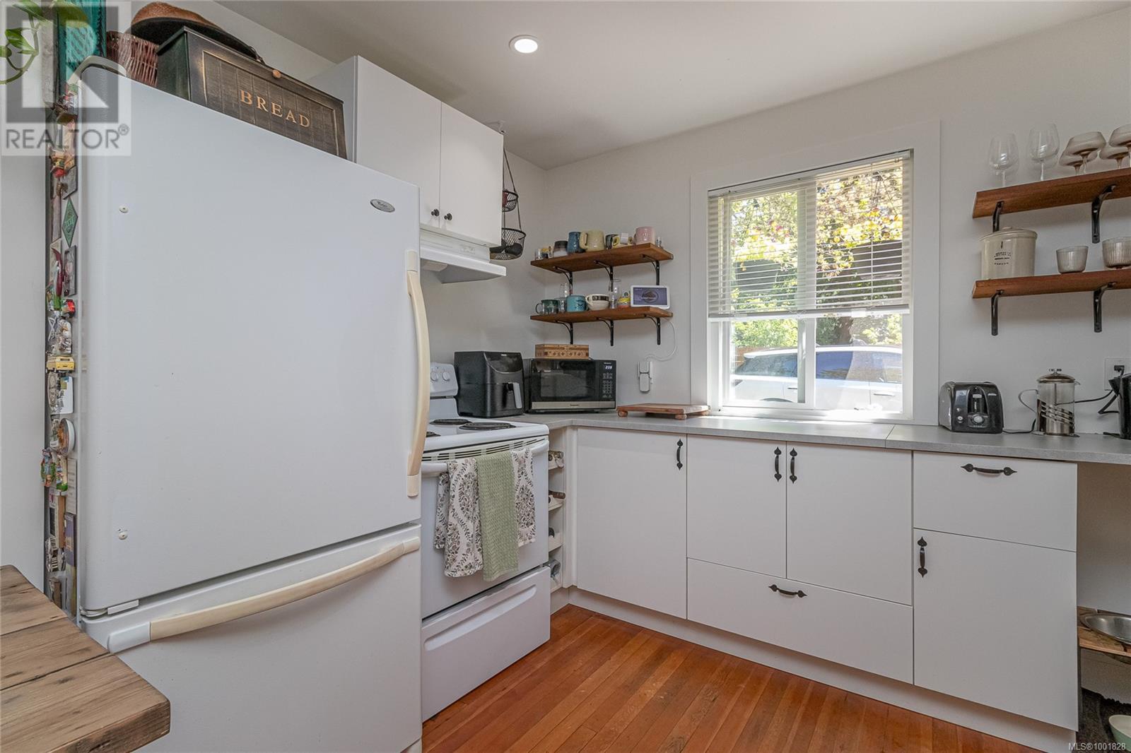  5168 Santa Clara Avenue, Saanich