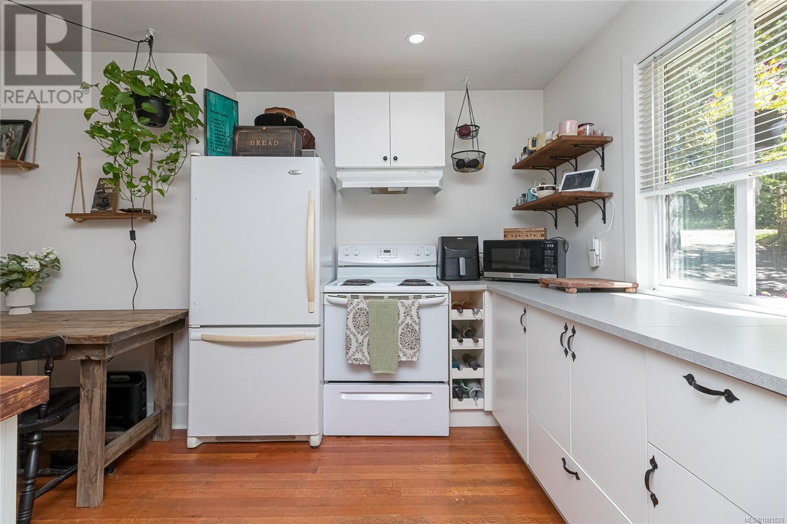  5168 Santa Clara Avenue, Saanich