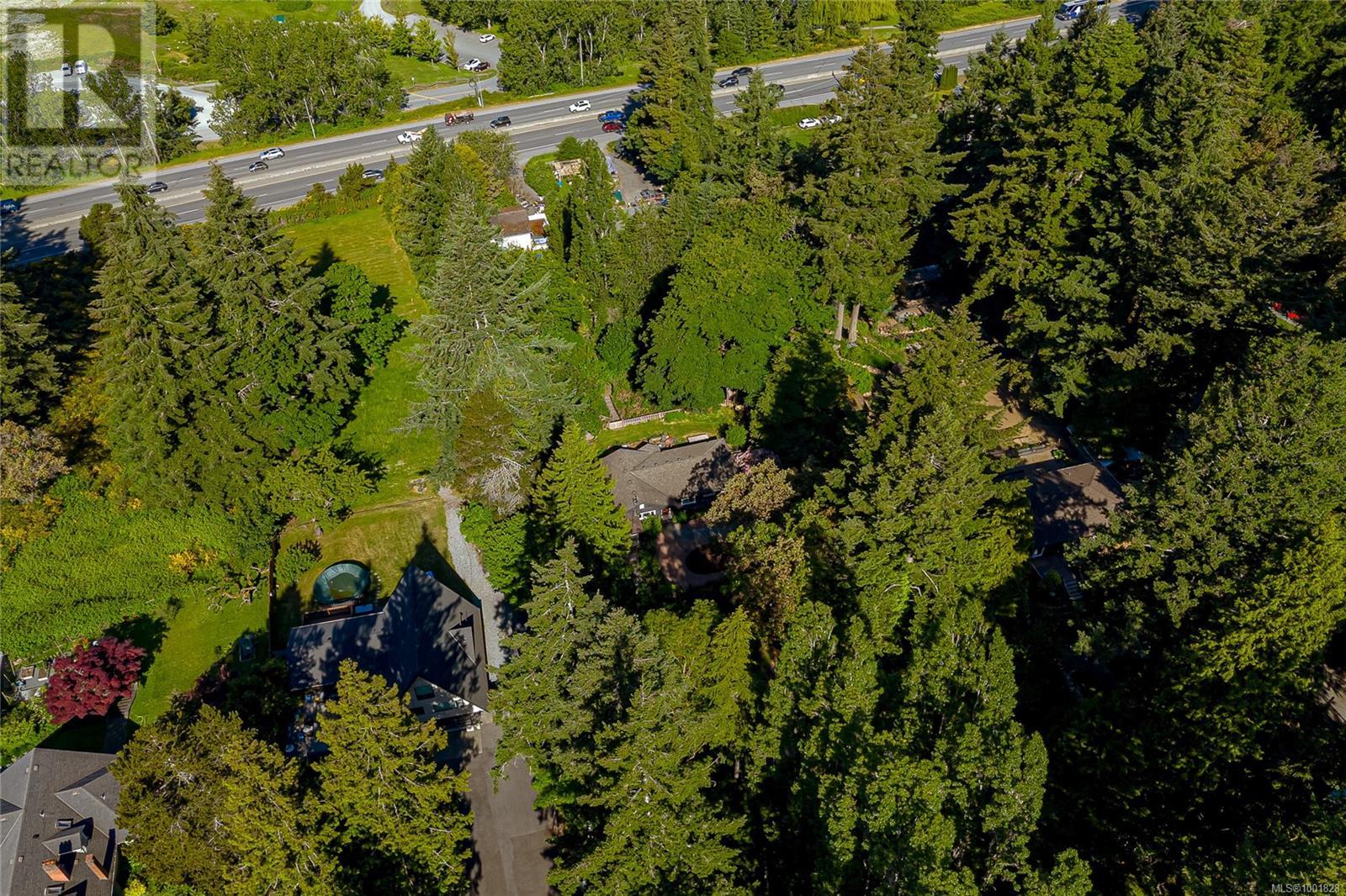  5168 Santa Clara Avenue, Saanich