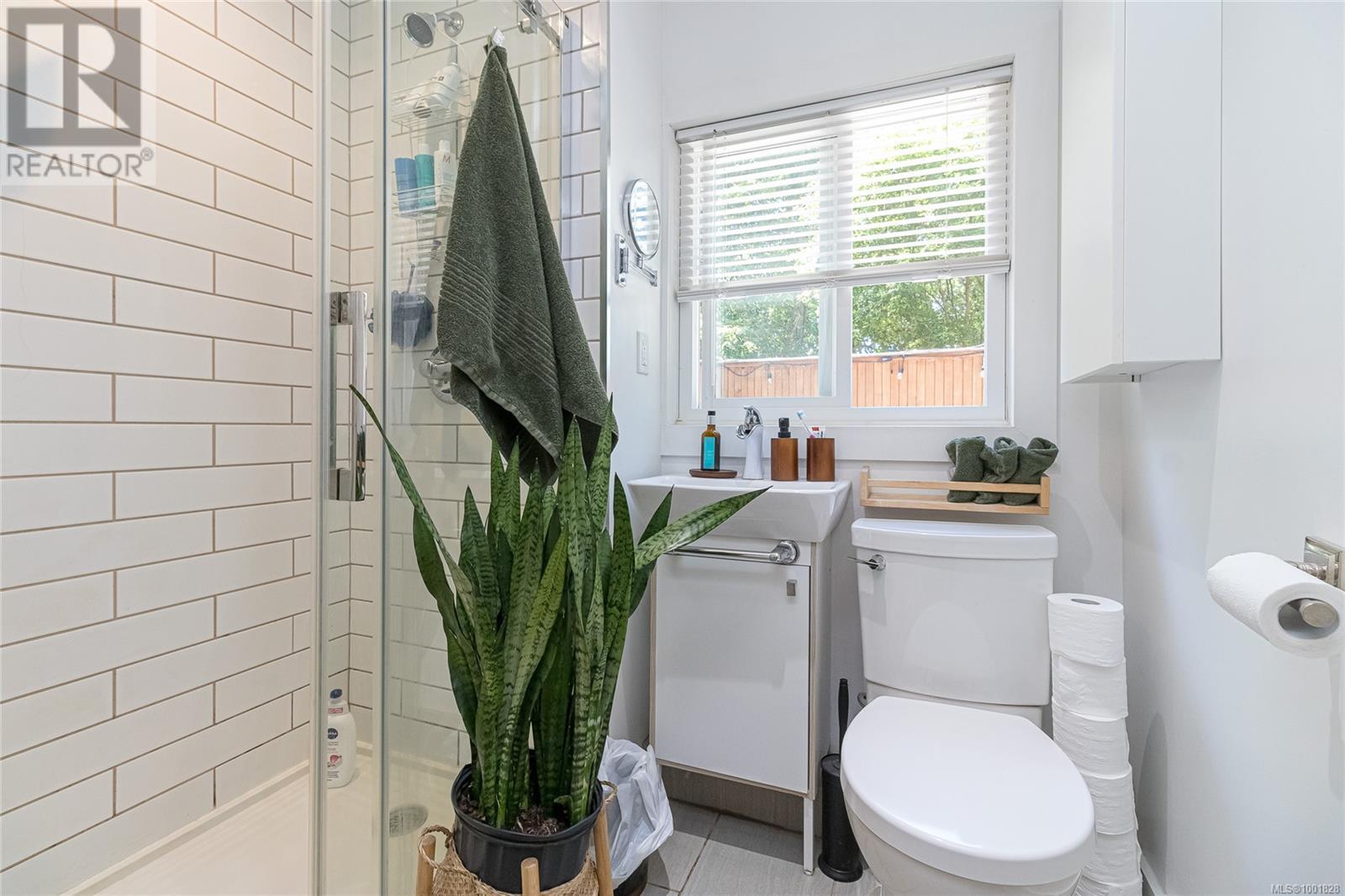  5168 Santa Clara Avenue, Saanich