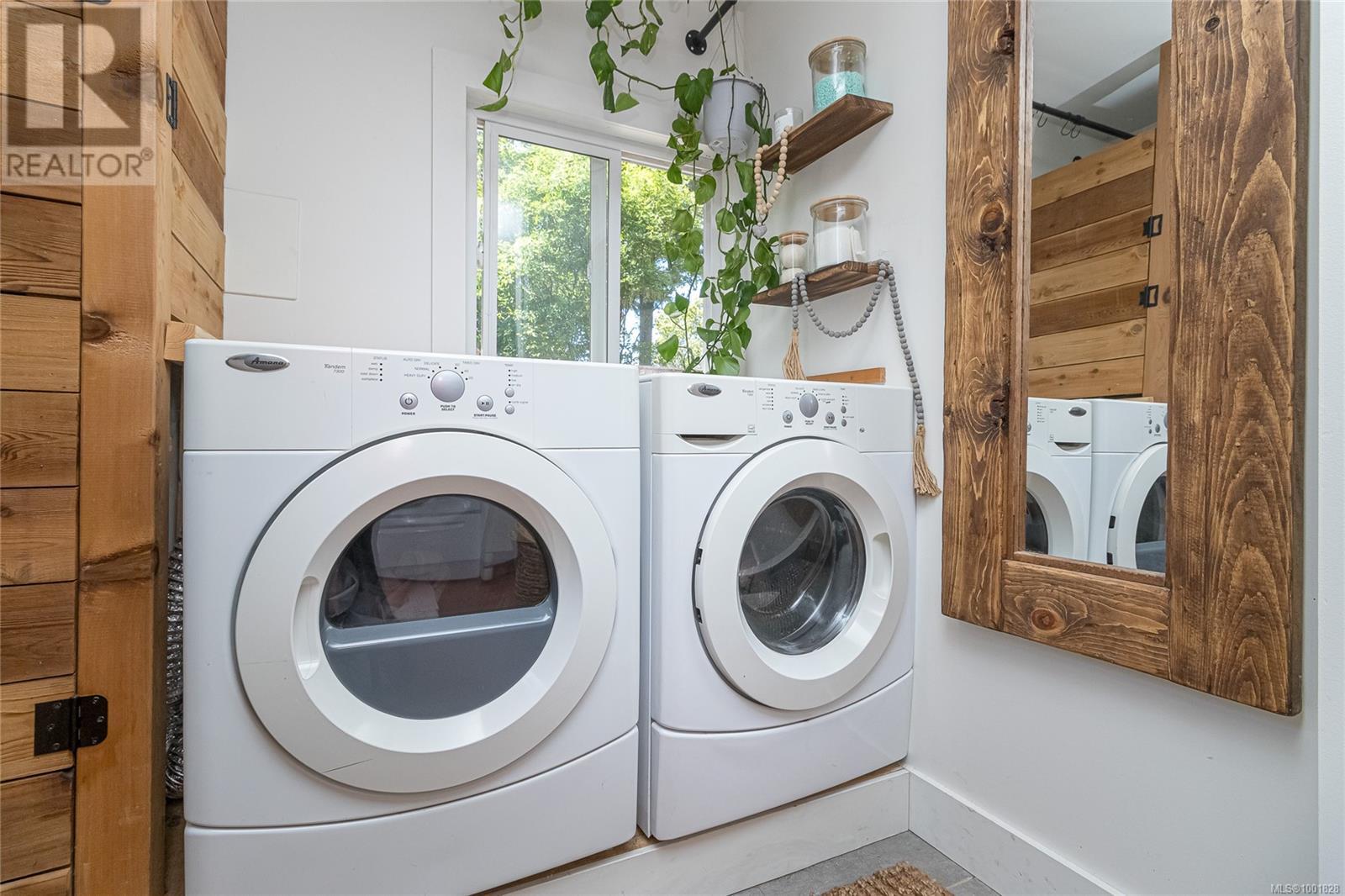  5168 Santa Clara Avenue, Saanich