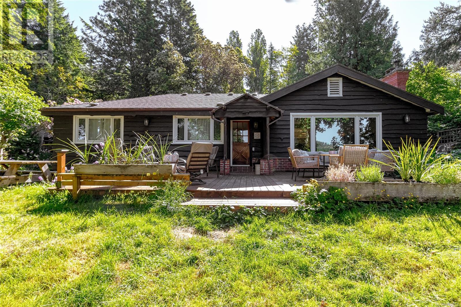  5168 Santa Clara Avenue, Saanich