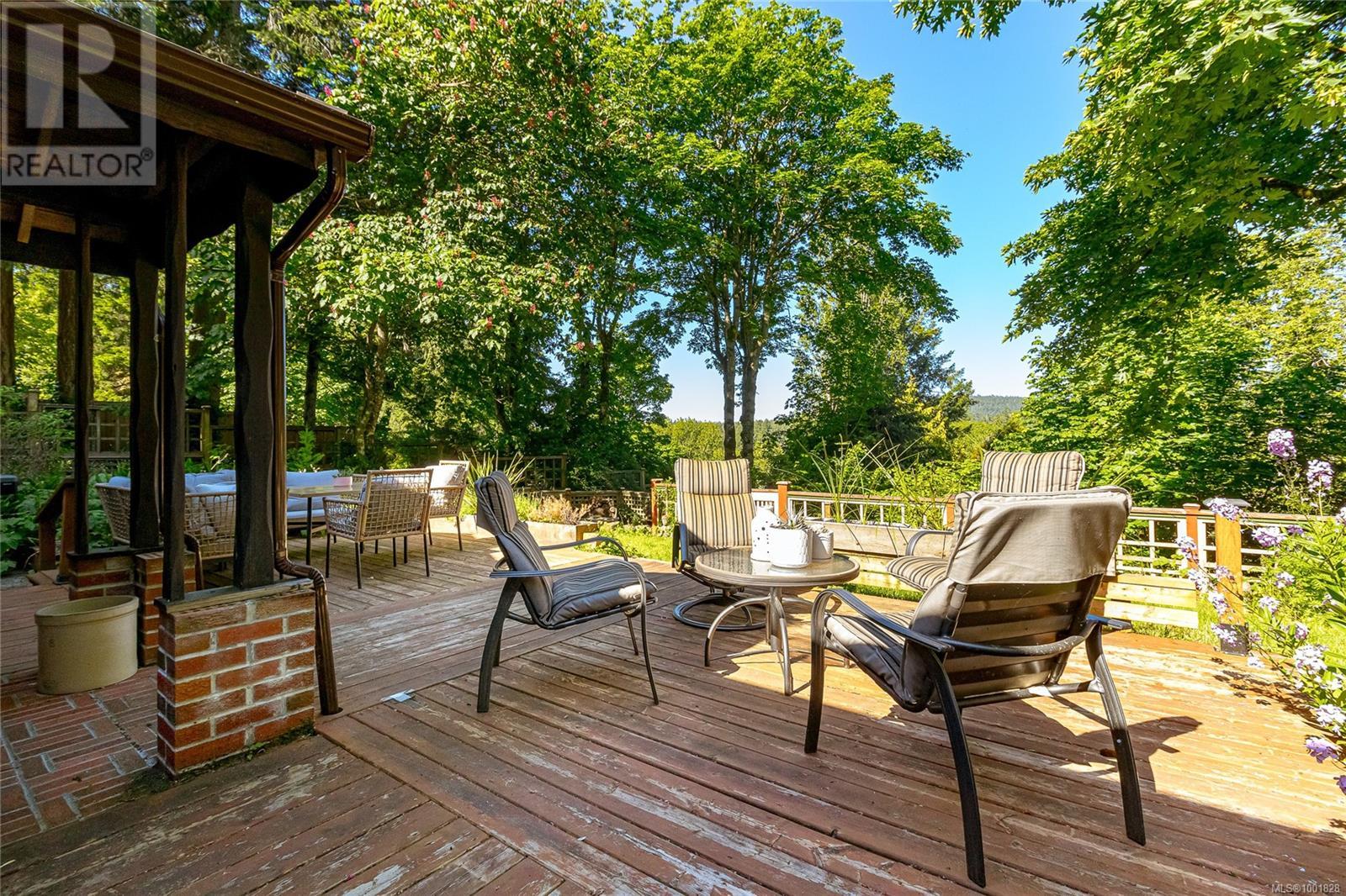  5168 Santa Clara Avenue, Saanich