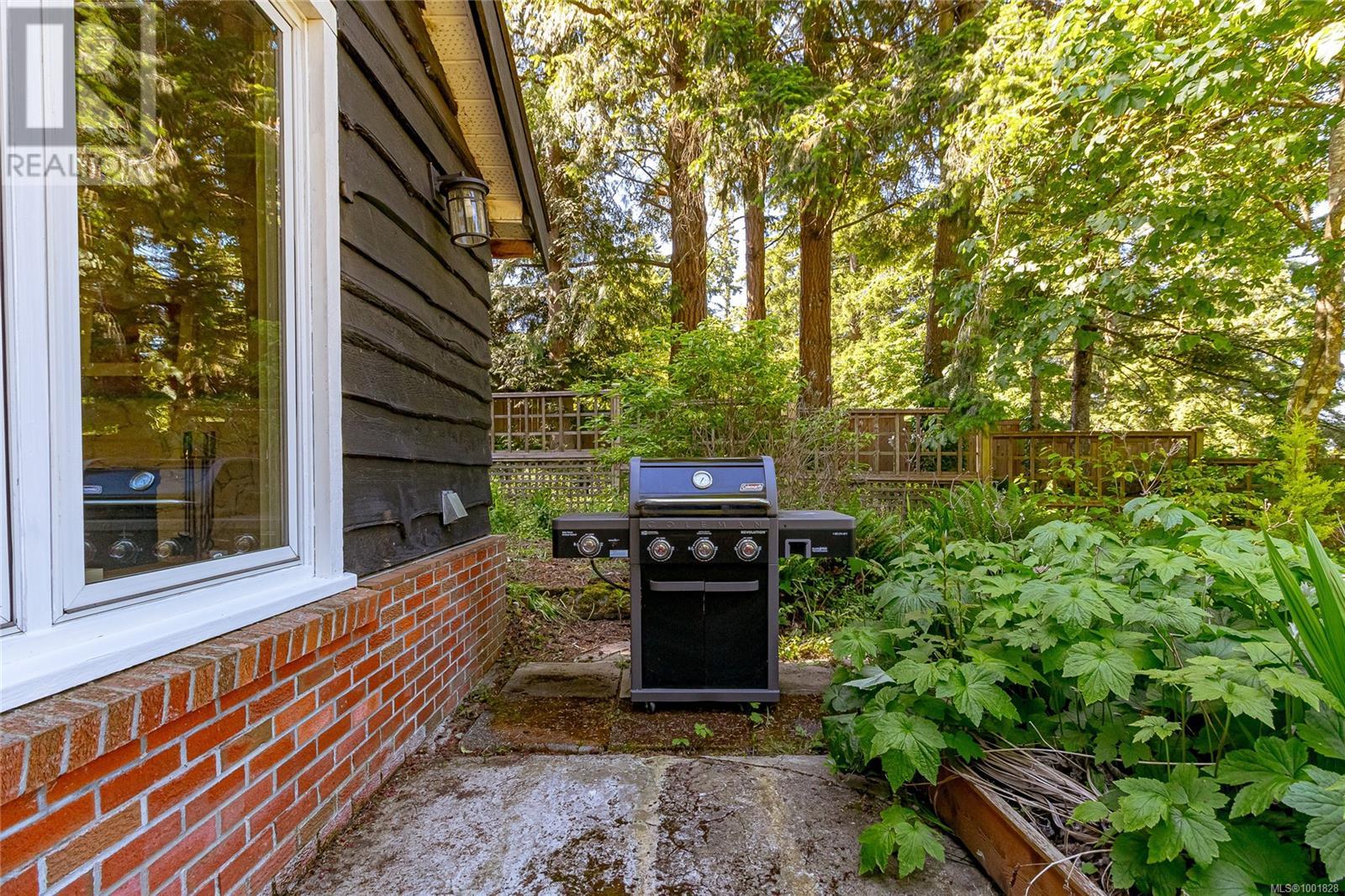  5168 Santa Clara Avenue, Saanich