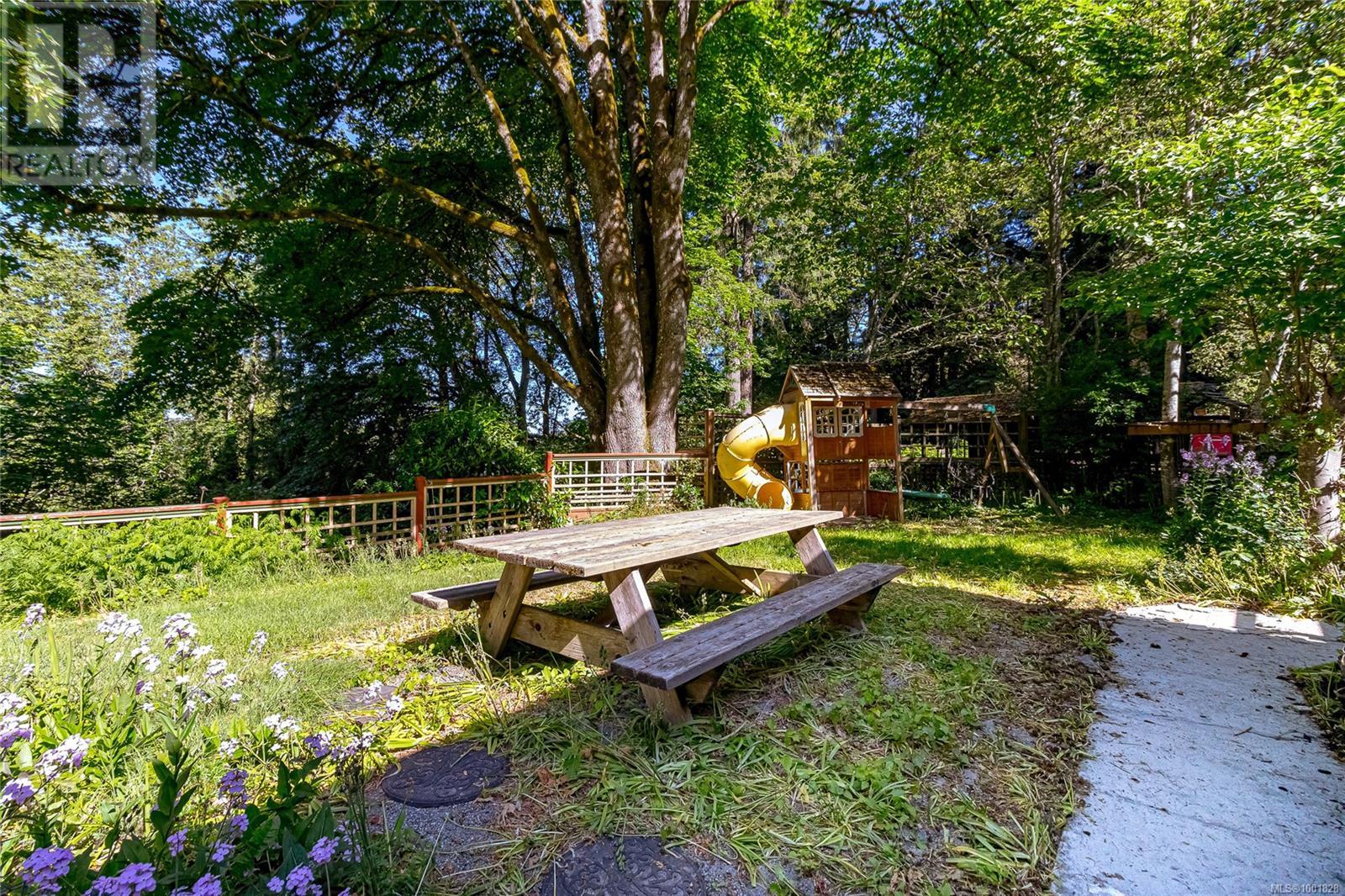  5168 Santa Clara Avenue, Saanich