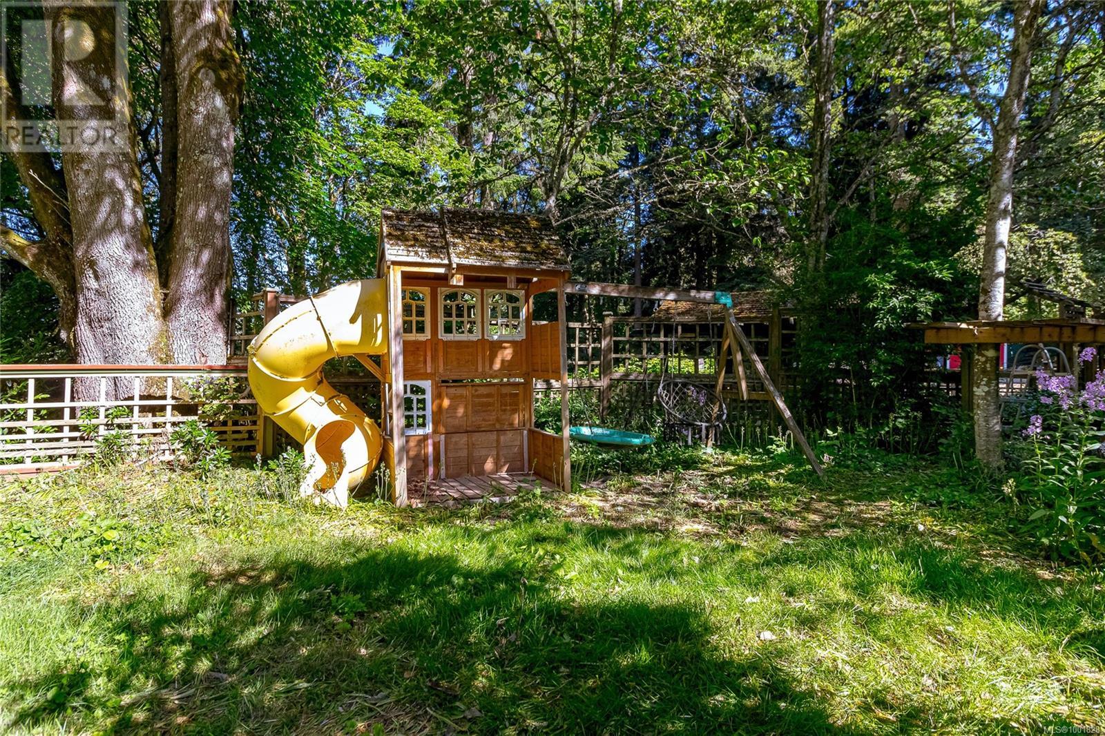  5168 Santa Clara Avenue, Saanich