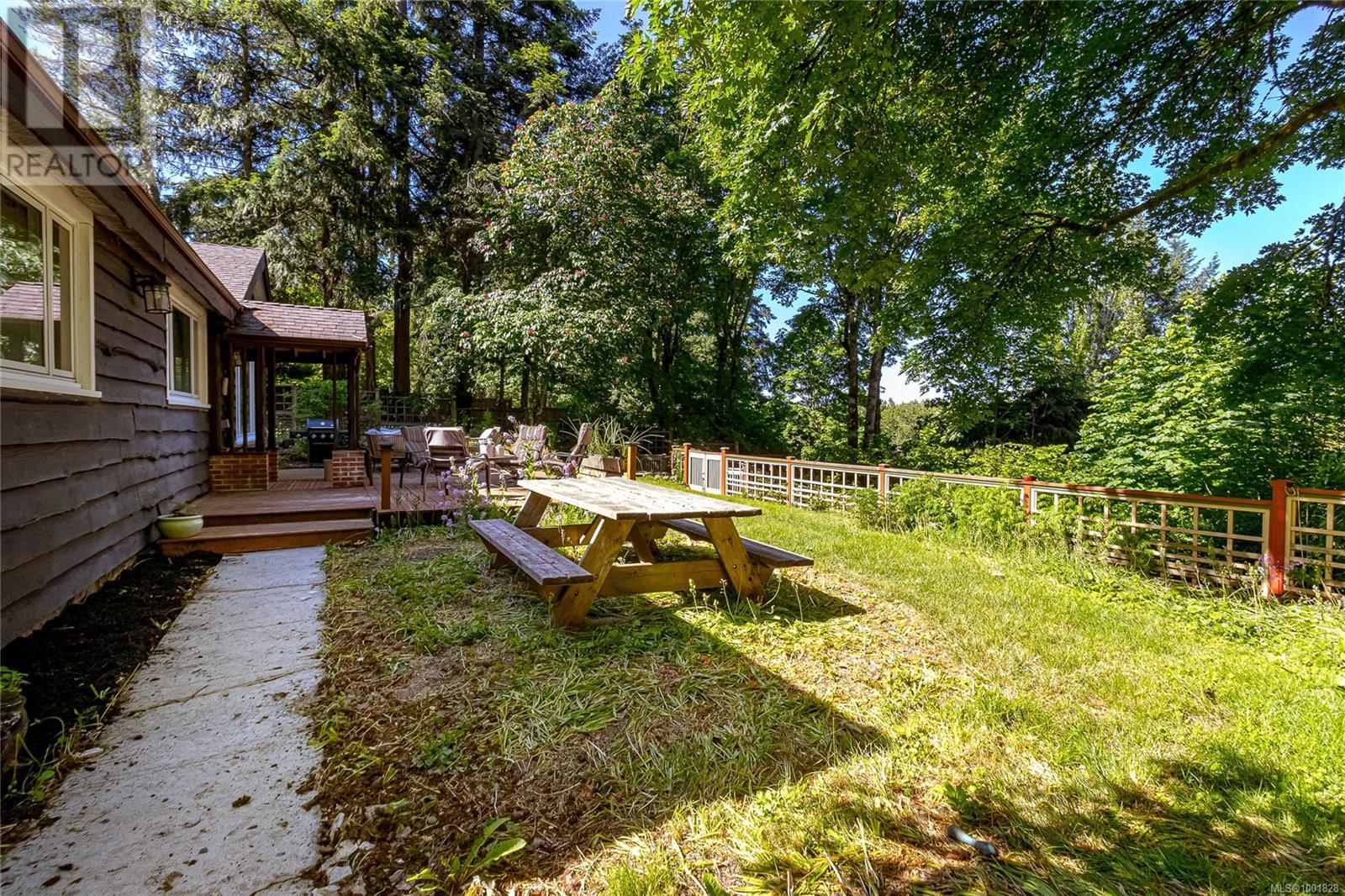  5168 Santa Clara Avenue, Saanich