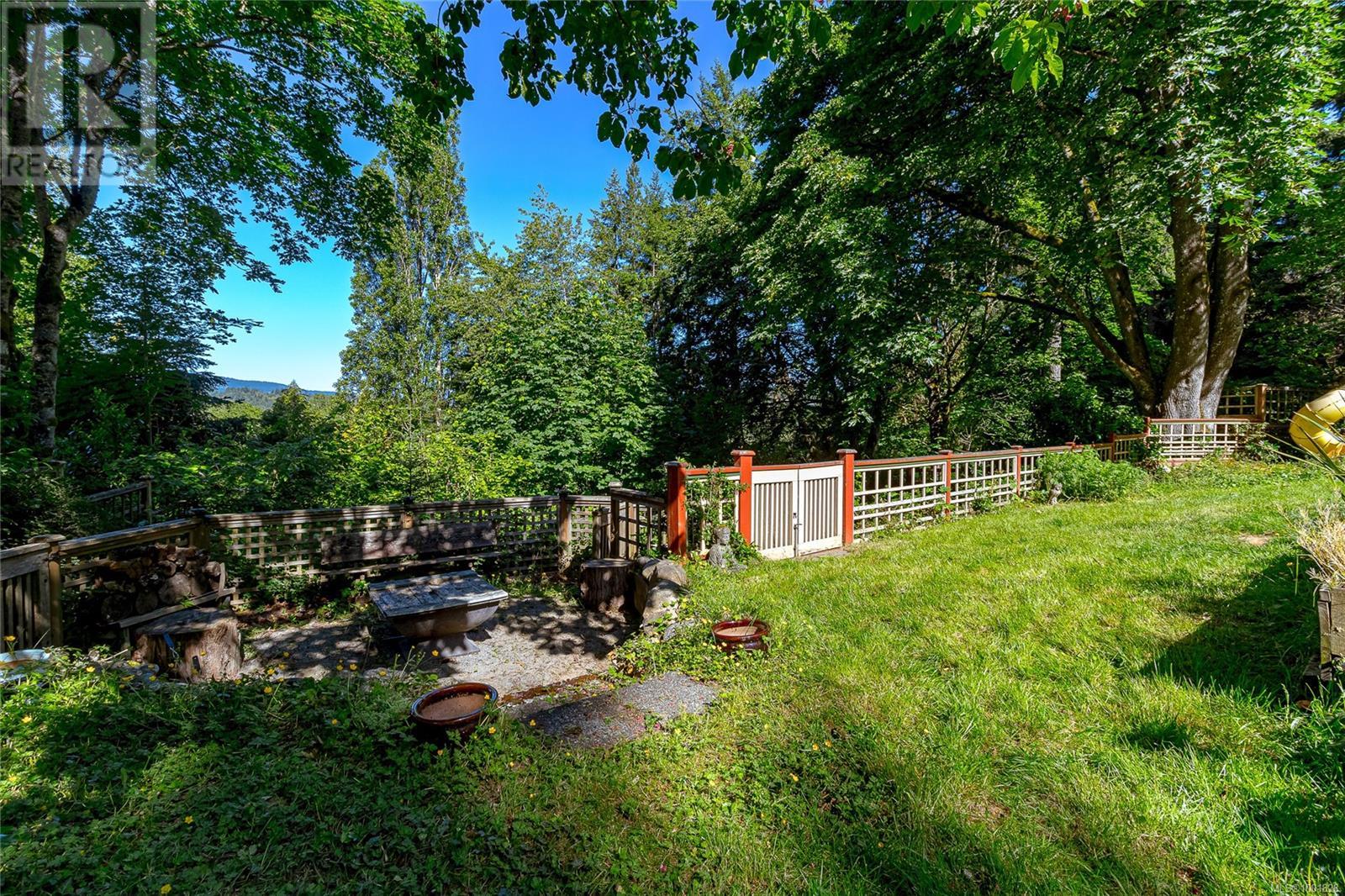  5168 Santa Clara Avenue, Saanich