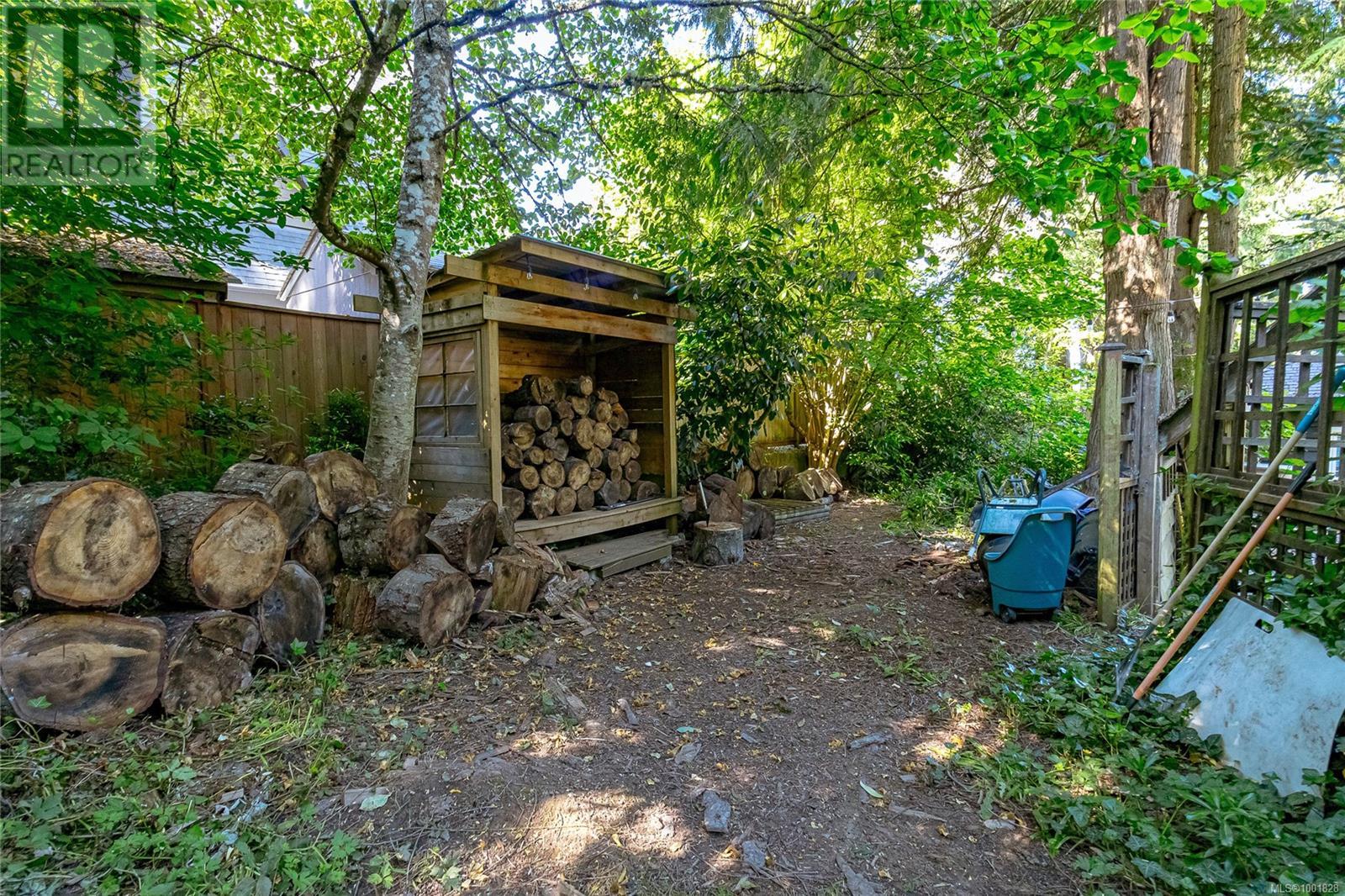  5168 Santa Clara Avenue, Saanich