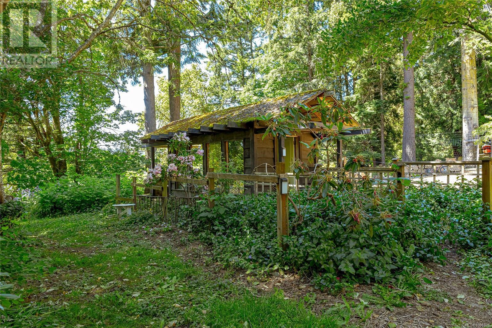  5168 Santa Clara Avenue, Saanich