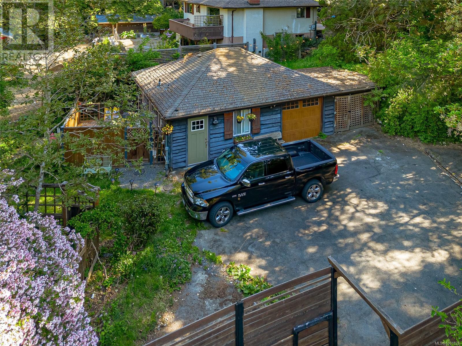  5168 Santa Clara Avenue, Saanich