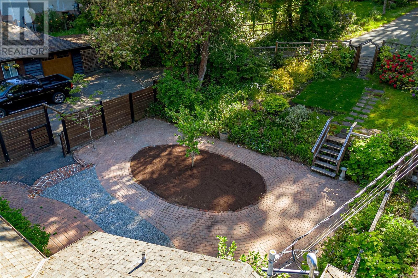  5168 Santa Clara Avenue, Saanich