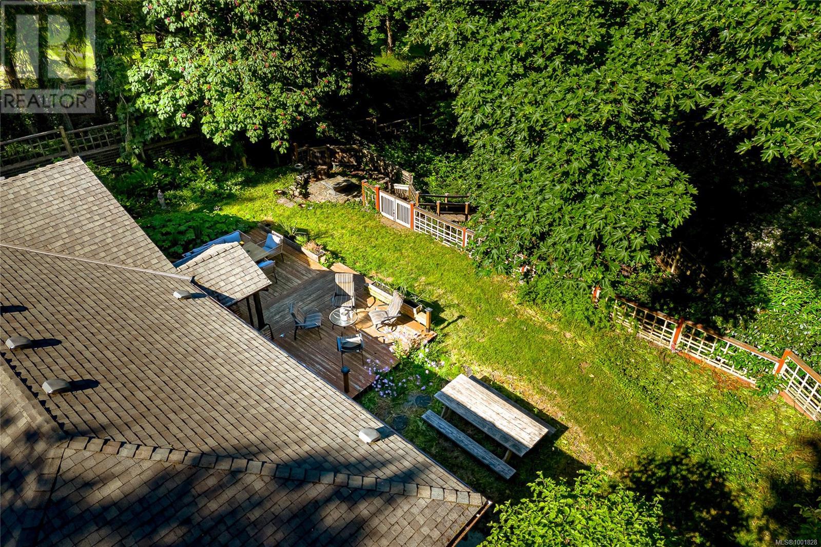  5168 Santa Clara Avenue, Saanich